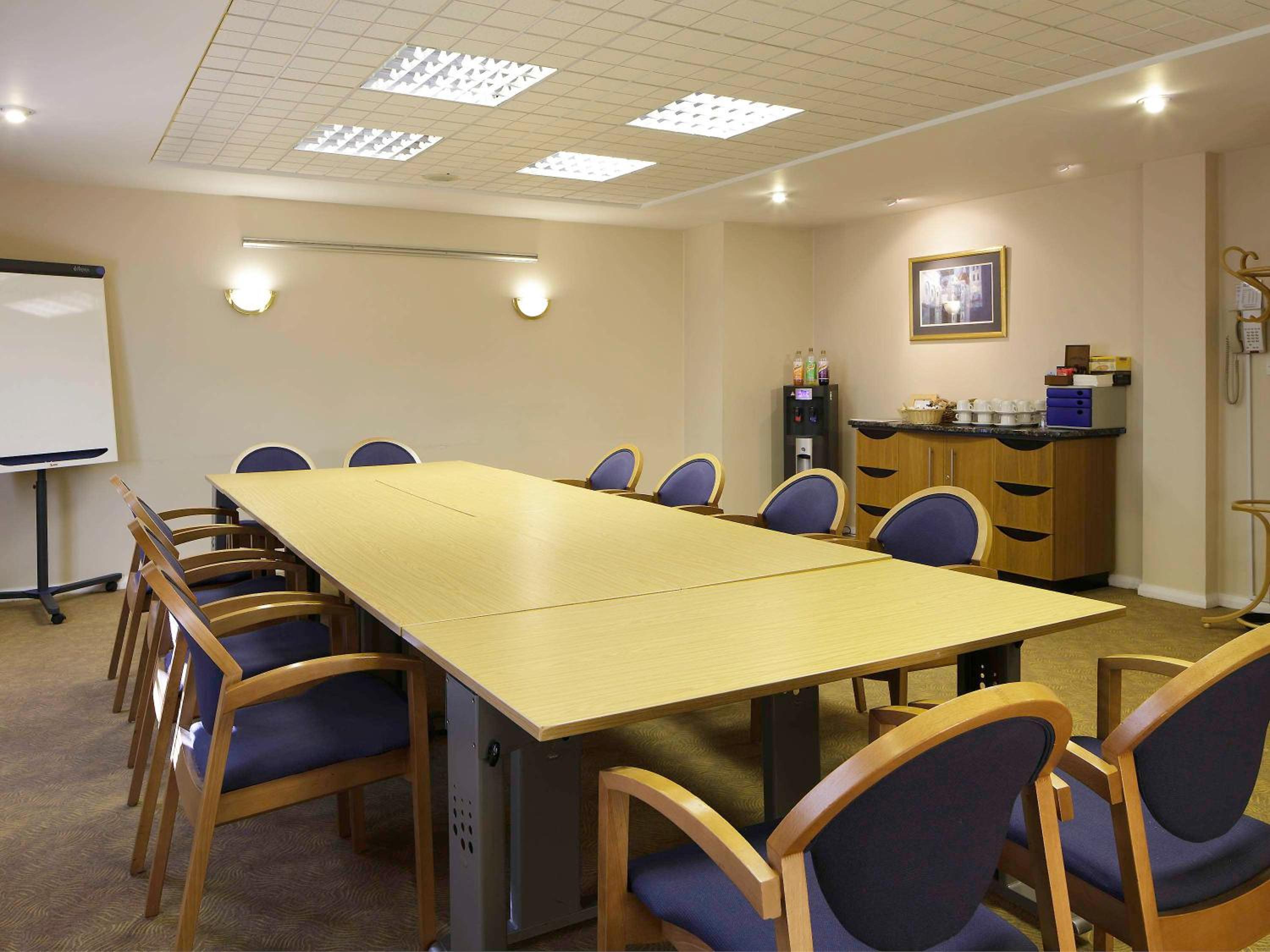 Chesterfield Vacations - ibis Chesterfield Centre - Market Town - Property Image 3