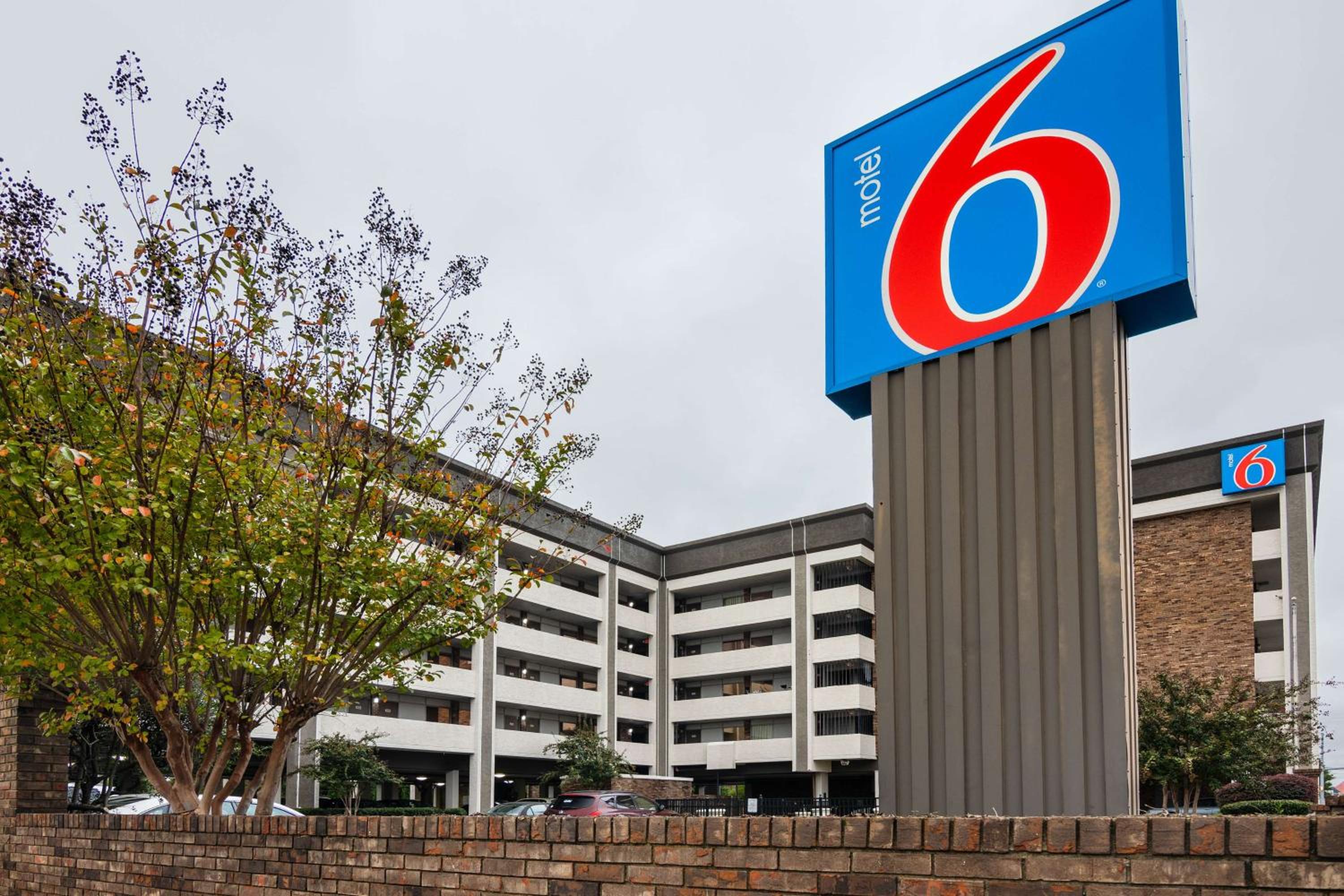 Columbus Vacations - Motel 6-Columbus, GA - Downtown - Property Image 1