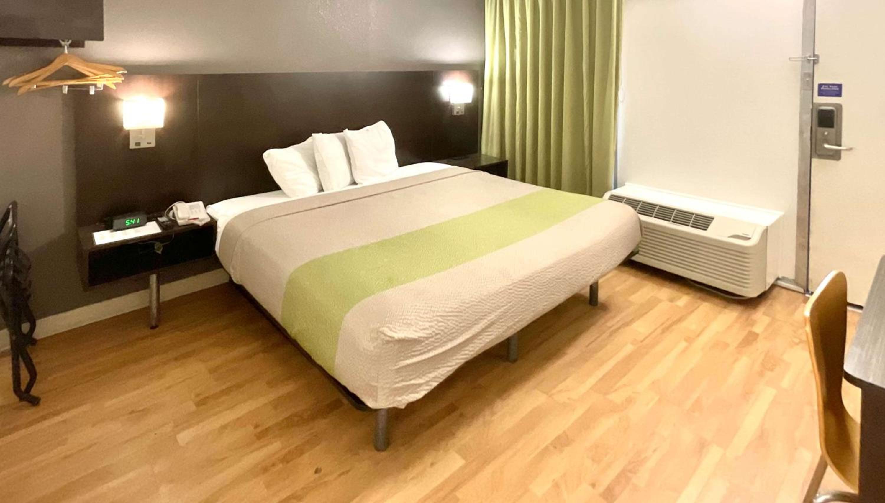 Motel 6-Columbus, GA - Downtown