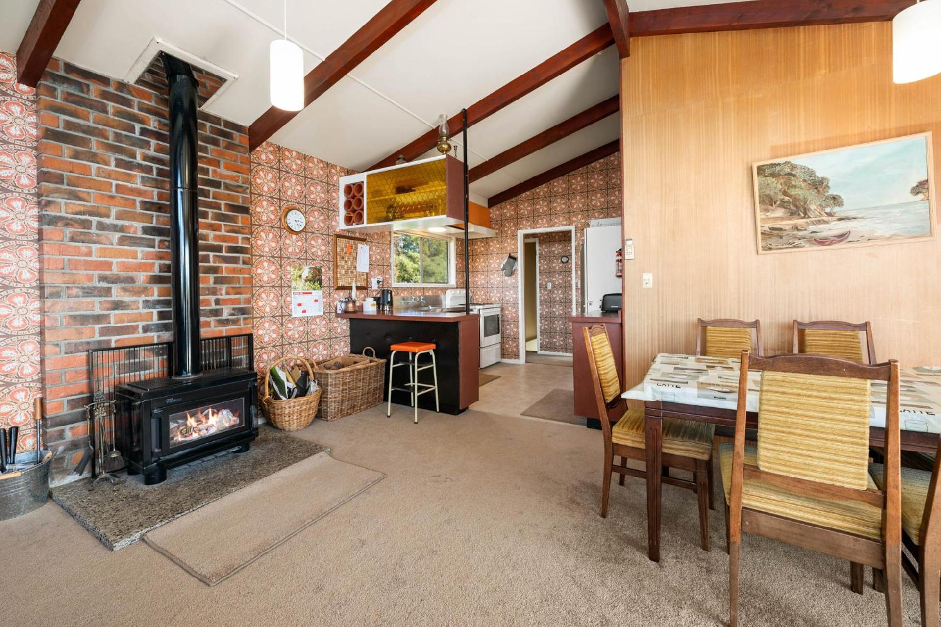 Relaxing Retro Retreat - Kuratau Holiday Home