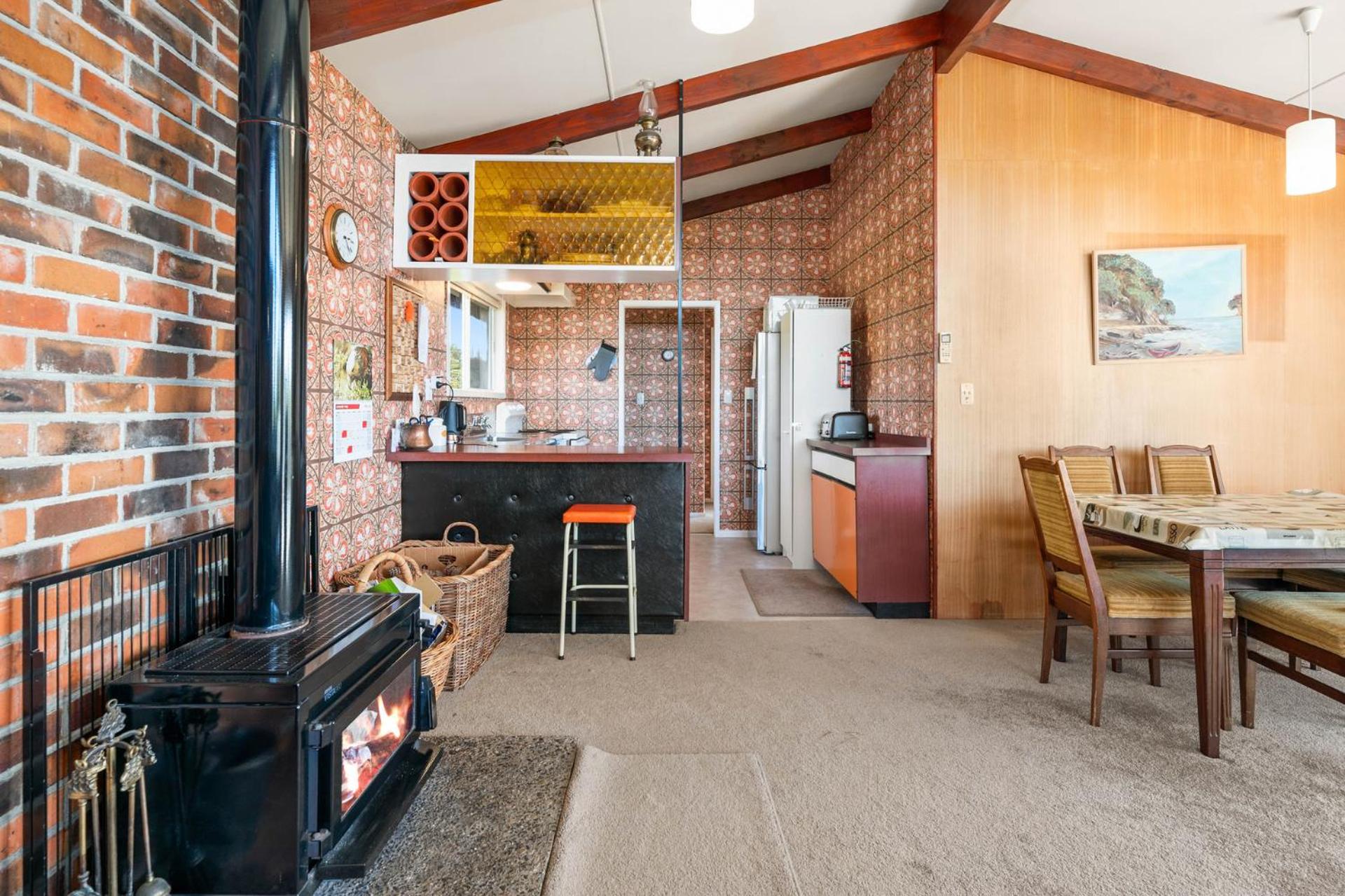 Relaxing Retro Retreat - Kuratau Holiday Home