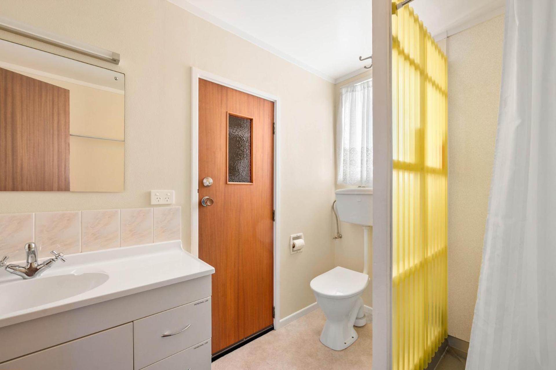 Relaxing Retro Retreat - Kuratau Holiday Home