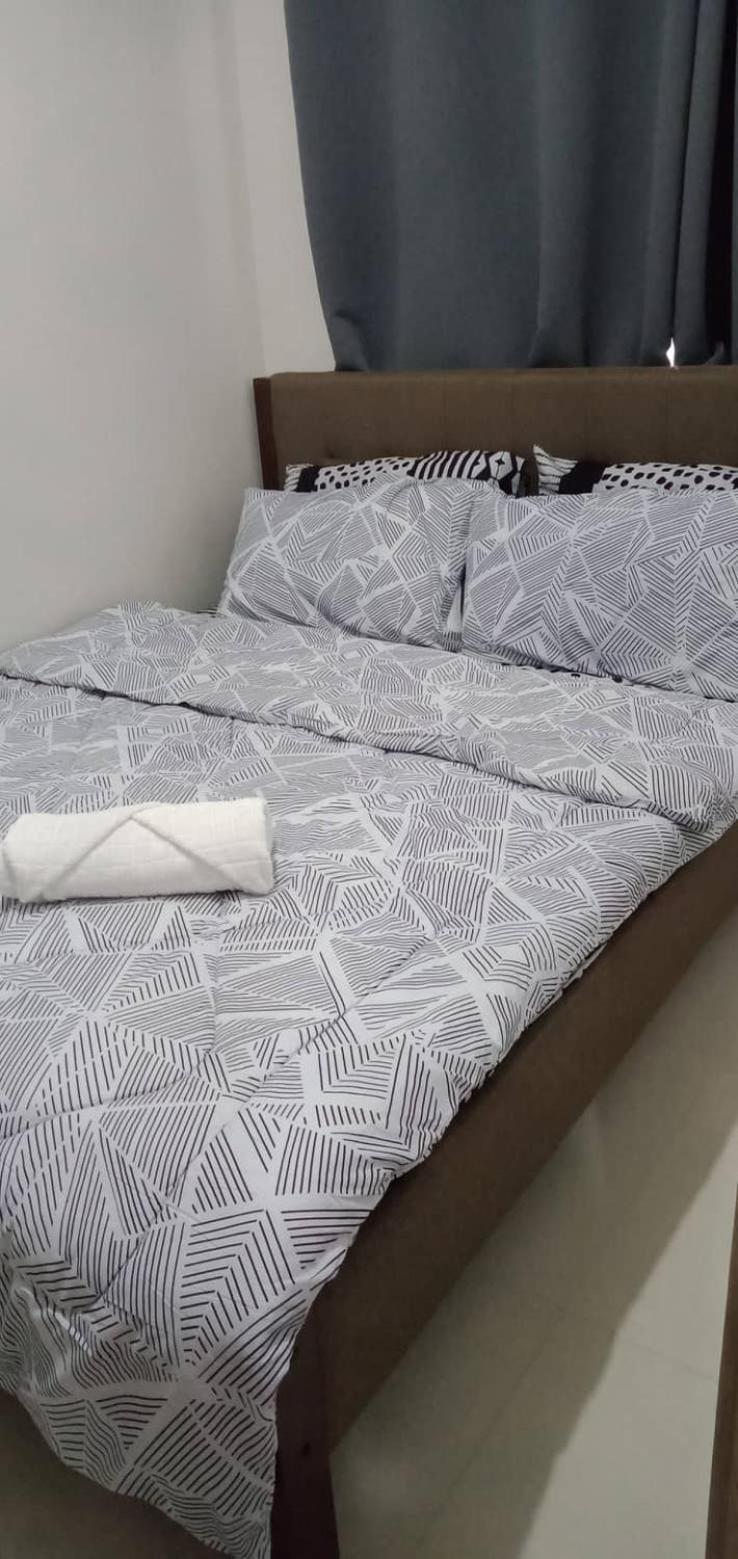 Cozy 1 Bedroom with balcony facing pool near MOA,IKEA near