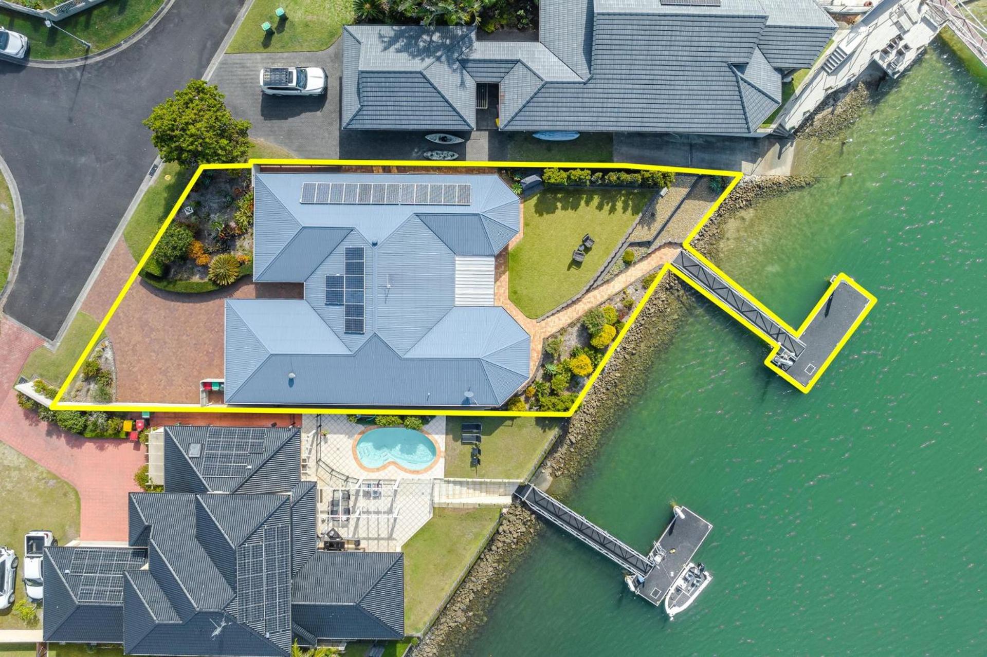 Dolphin Waters - Waterfront Delight - Holiday Yamba
