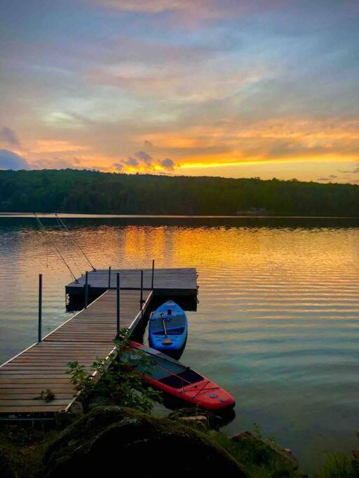 Dawson Loop Inn 3BR Lakefront Chalet Style Cottage