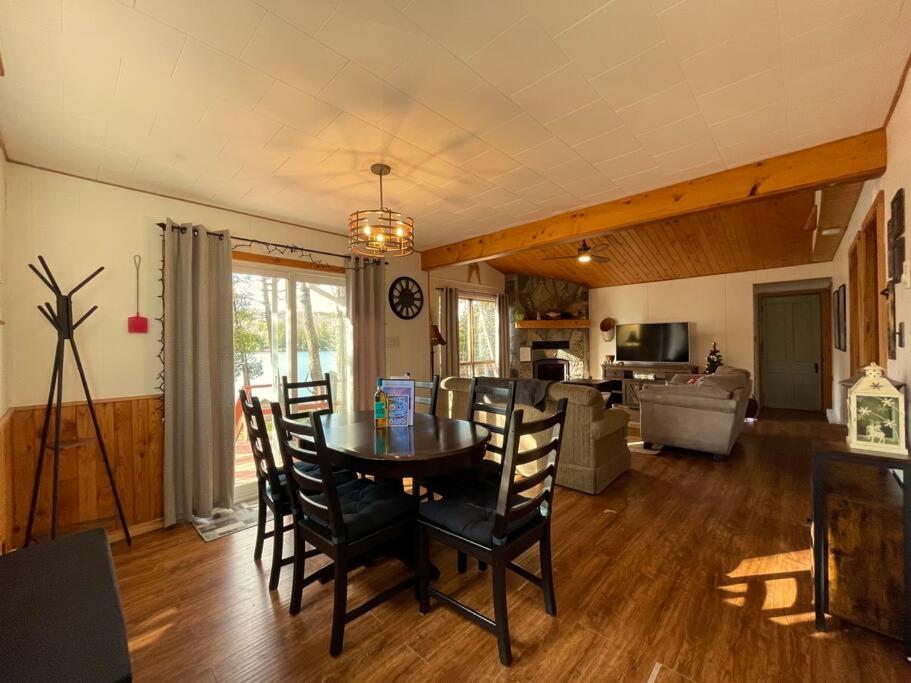 Dawson Loop Inn 3BR Lakefront Chalet Style Cottage