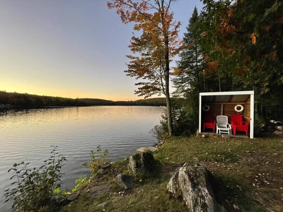 Dawson Loop Inn 3BR Lakefront Chalet Style Cottage