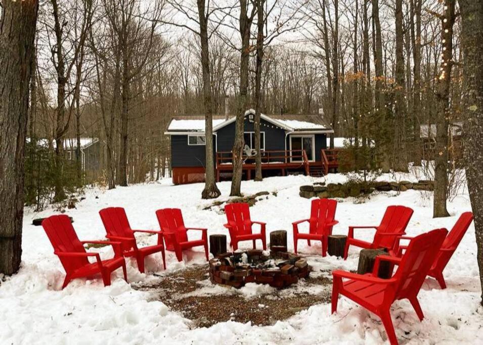 Dawson Loop Inn 3BR Lakefront Chalet Style Cottage