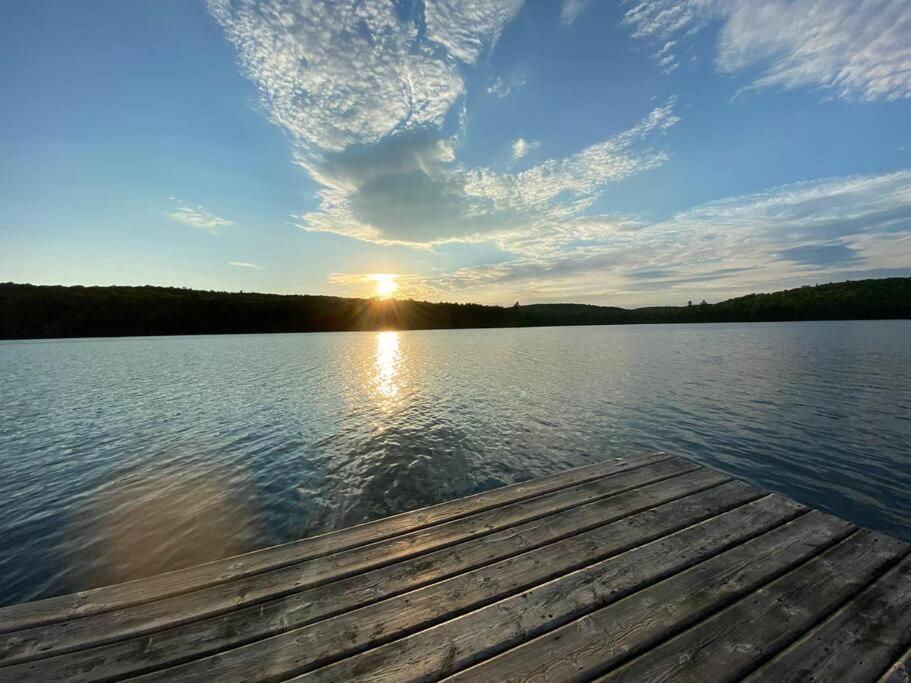 Dawson Loop Inn 3BR Lakefront Chalet Style Cottage