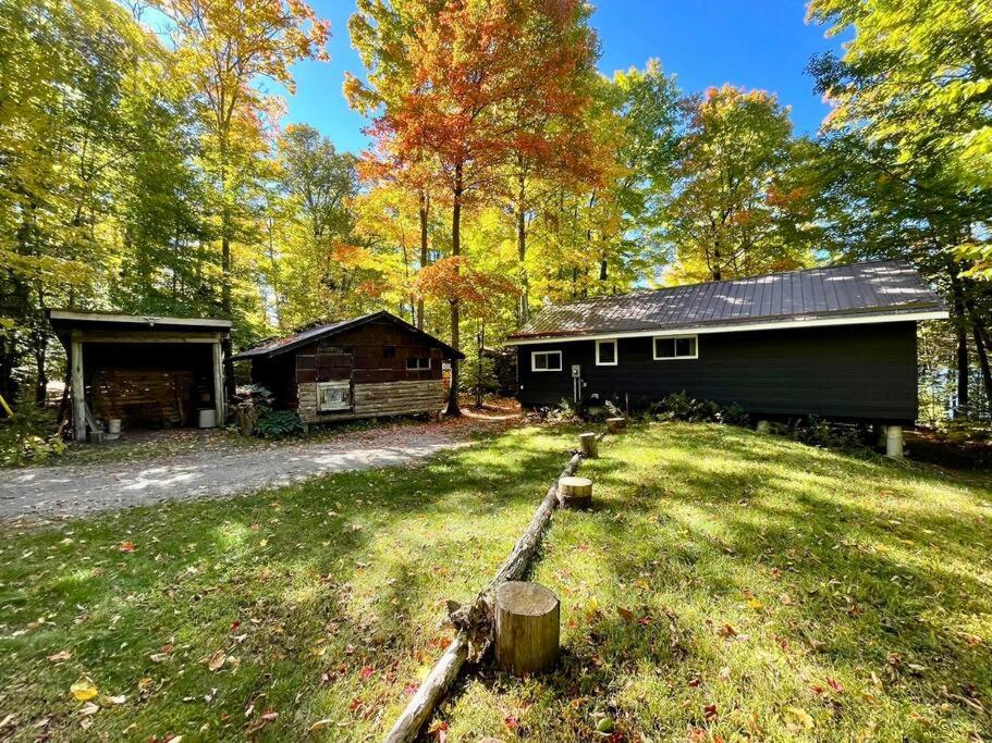 Dawson Loop Inn 3BR Lakefront Chalet Style Cottage