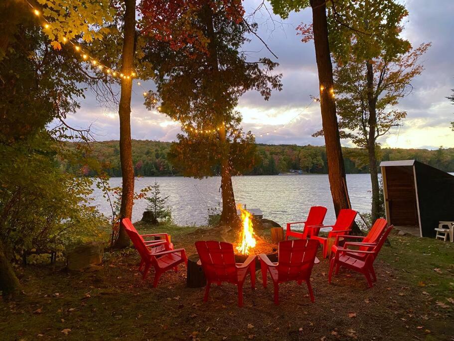 Dawson Loop Inn 3BR Lakefront Chalet Style Cottage