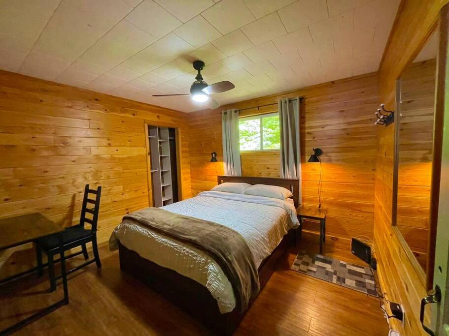 Dawson Loop Inn 3BR Lakefront Chalet Style Cottage