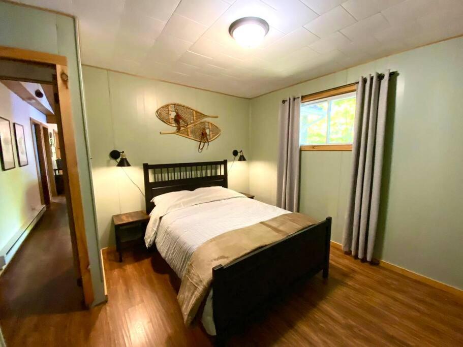 Dawson Loop Inn 3BR Lakefront Chalet Style Cottage