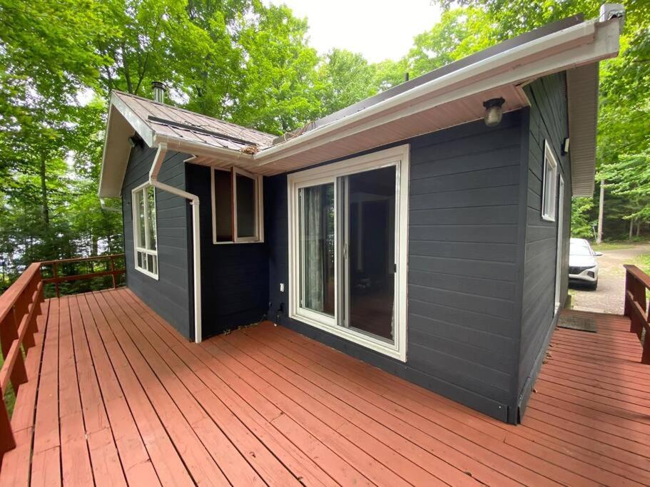 Dawson Loop Inn 3BR Lakefront Chalet Style Cottage