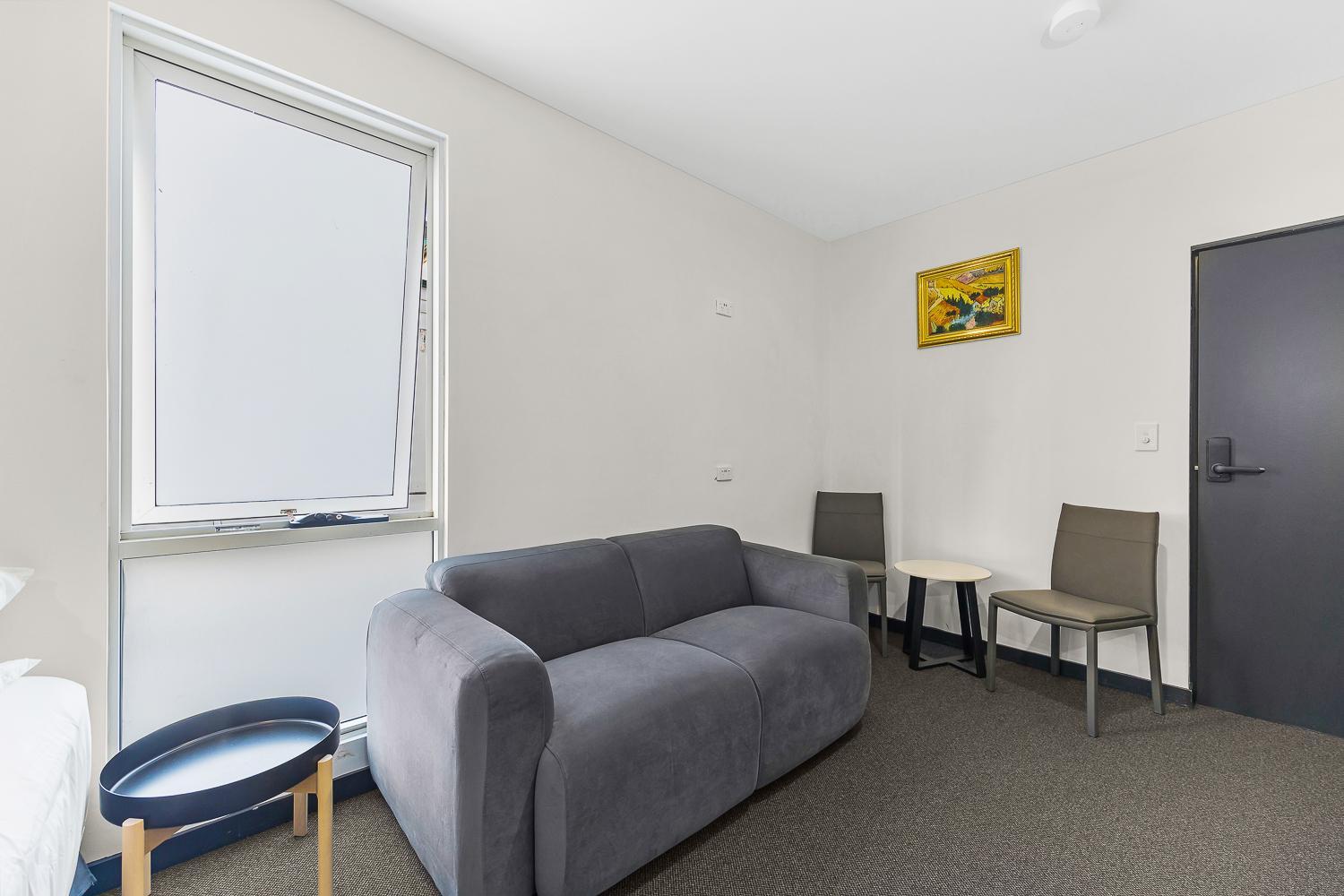 London Plane Backpackers