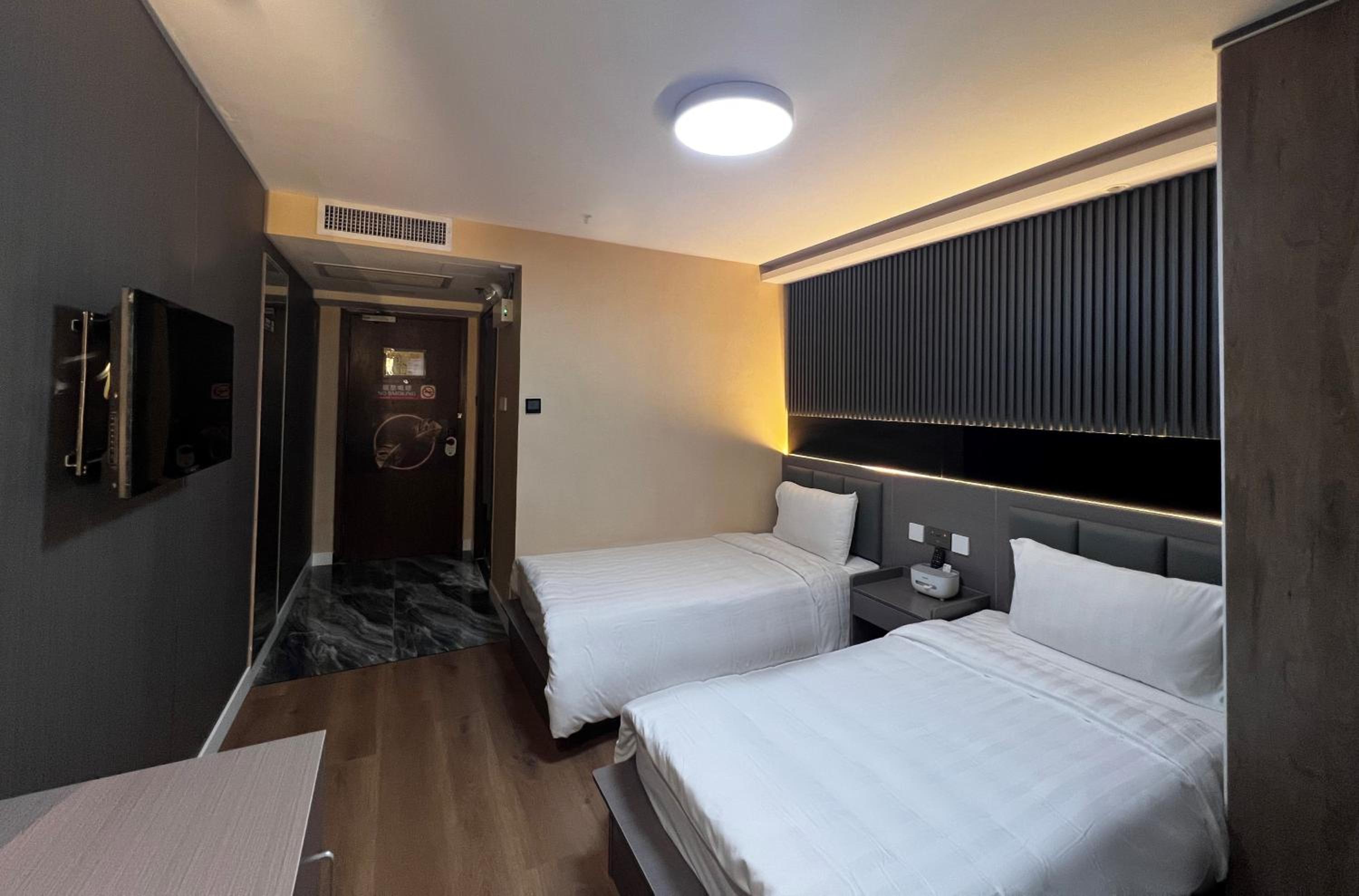Hennessy Hotel