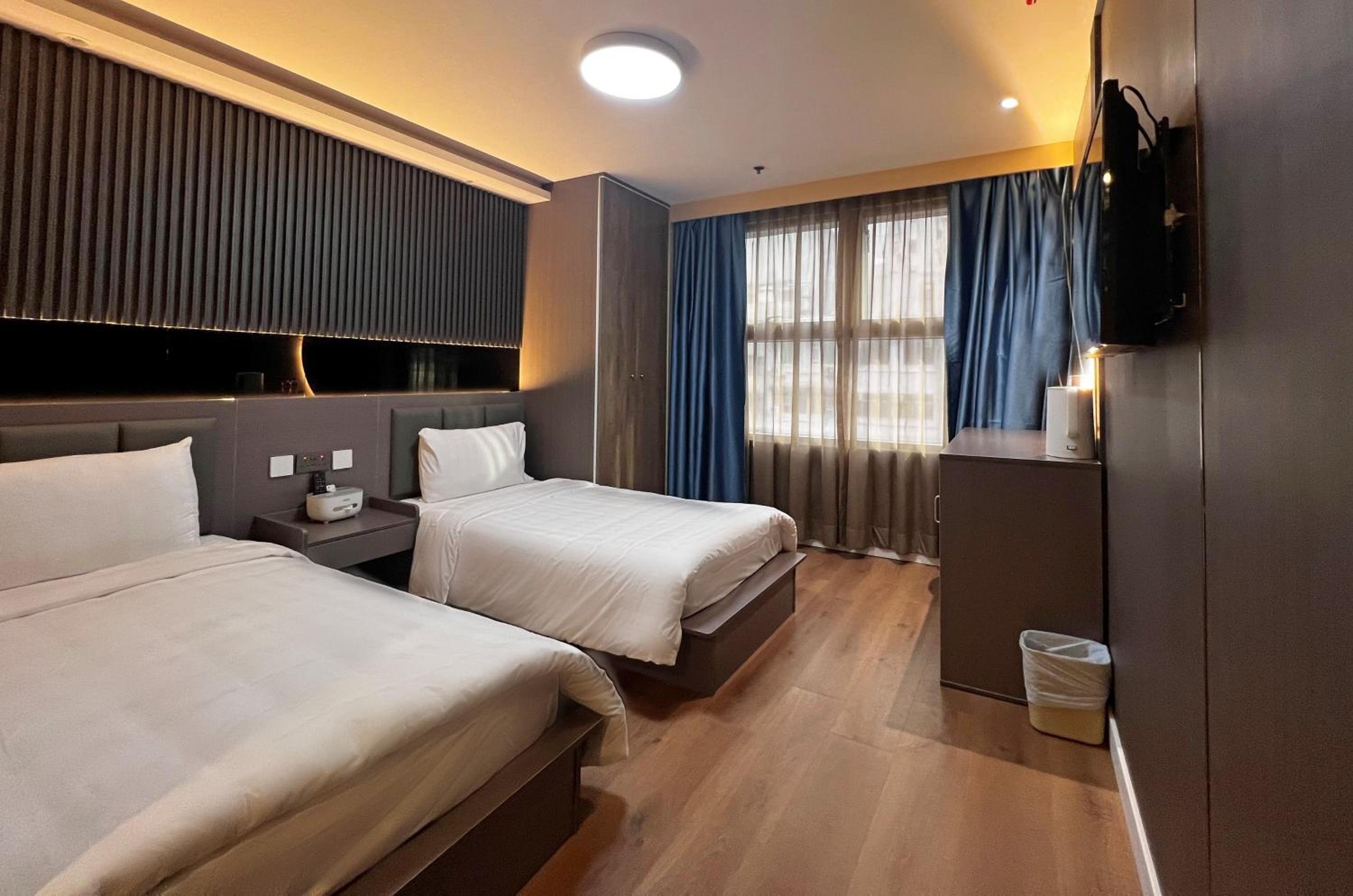 Hennessy Hotel