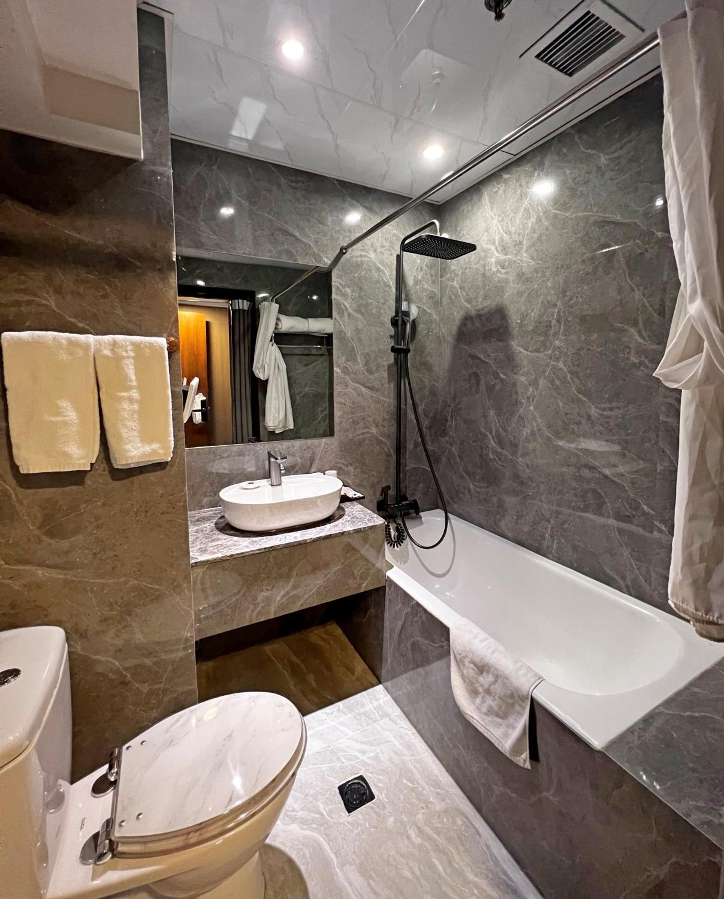 Hennessy Hotel