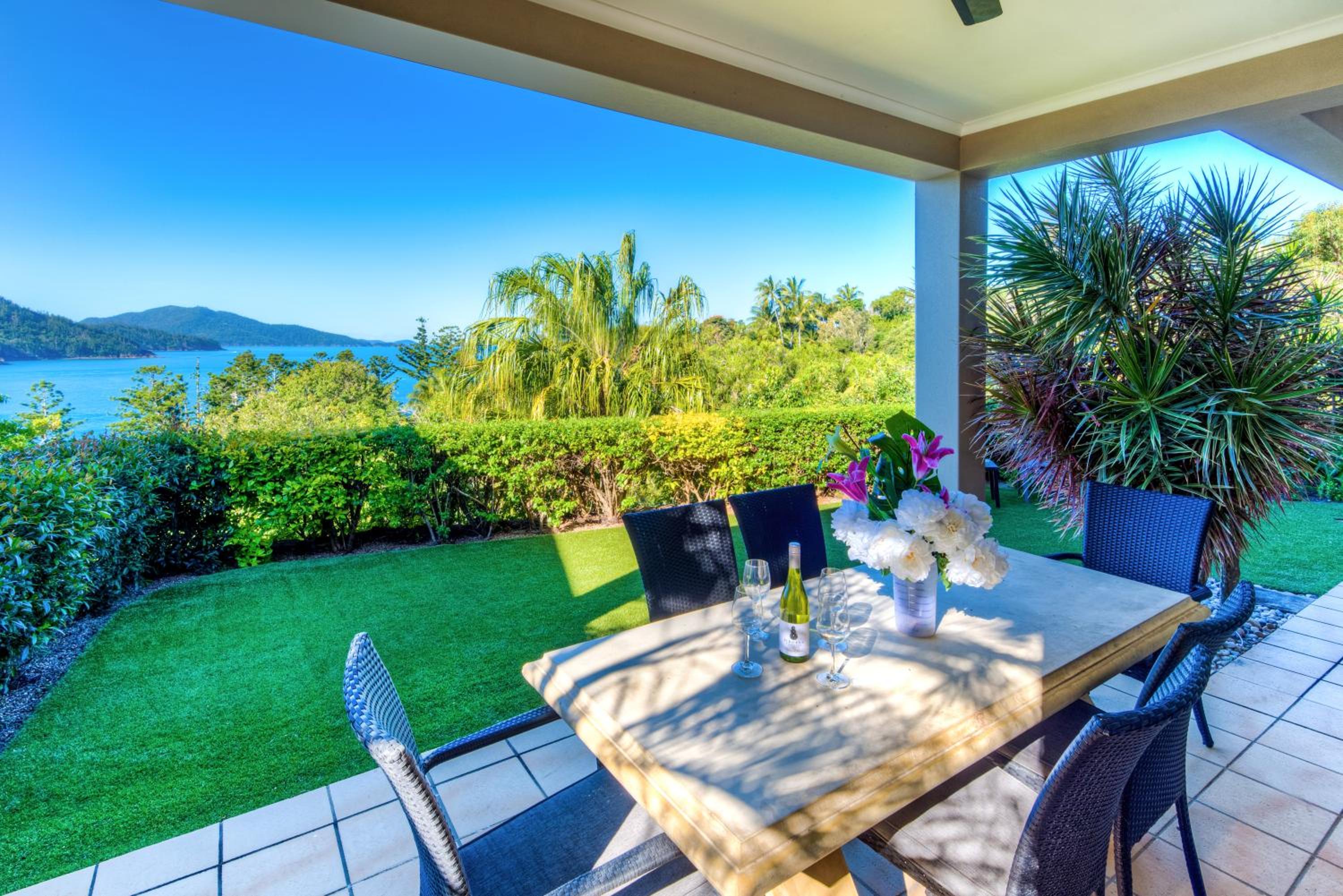 La Bella Waters 5 Oceanview Private Garden BBQ Buggy