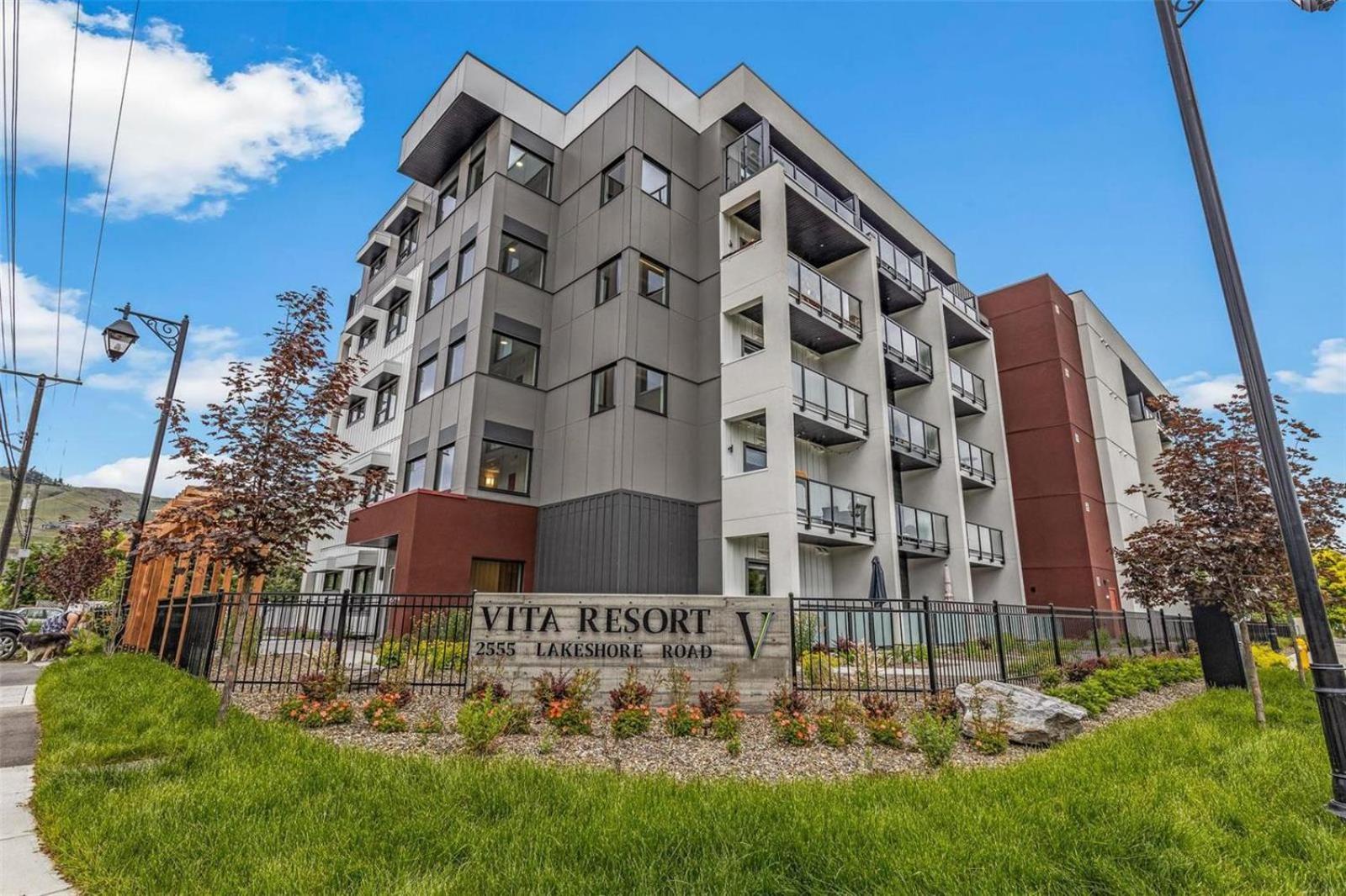 Top Floor Lakeshore Views Near Skiing