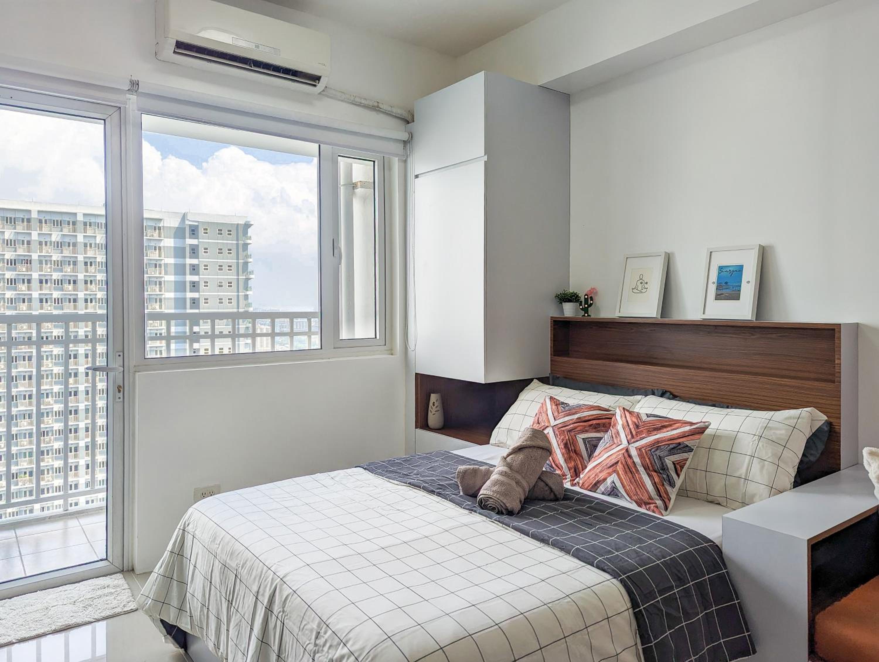 Studio Condo Manila by the Bay Roxas Blvd near US Embassy view 2