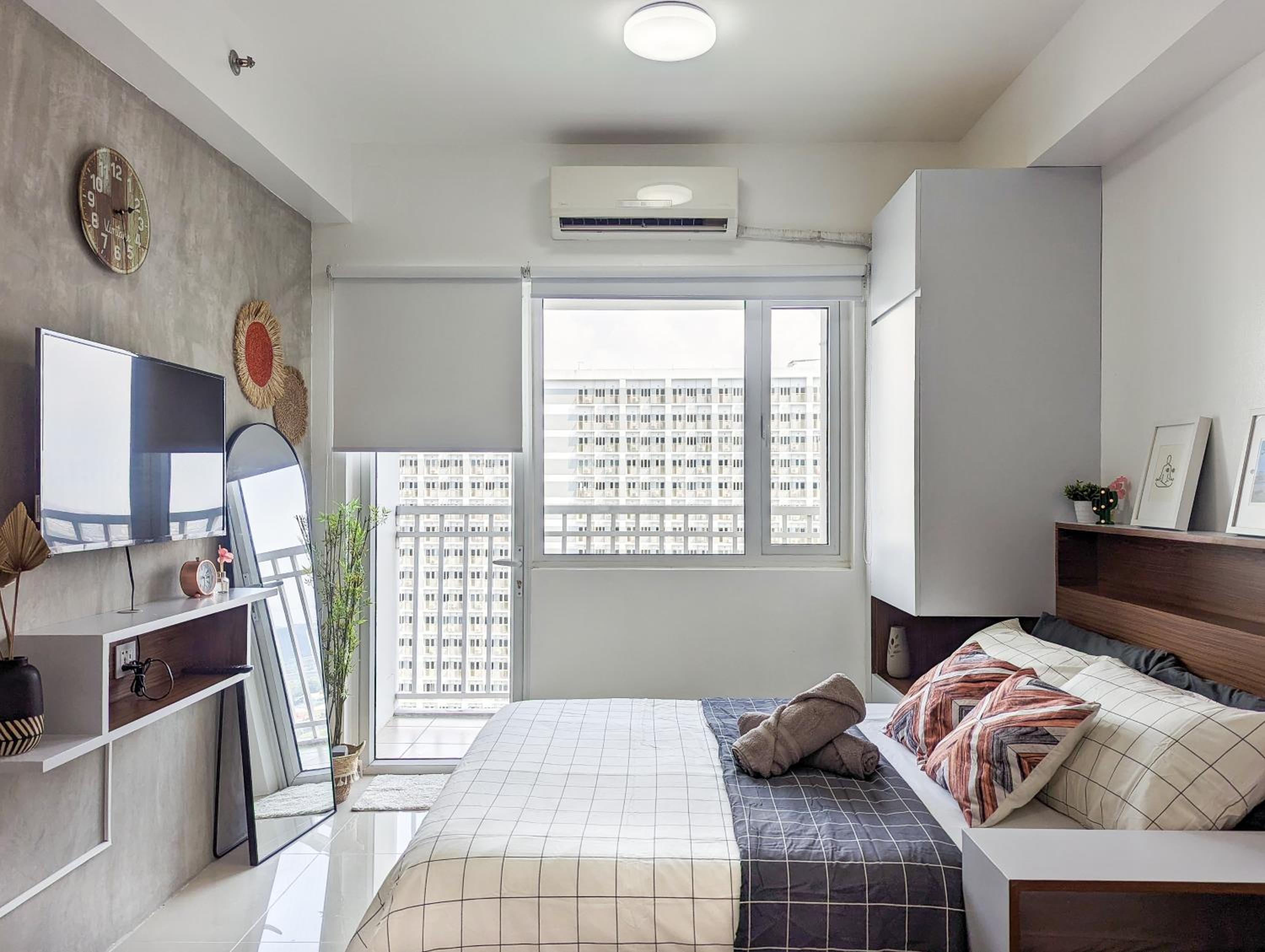 Studio Condo Manila by the Bay Roxas Blvd near US Embassy view 3