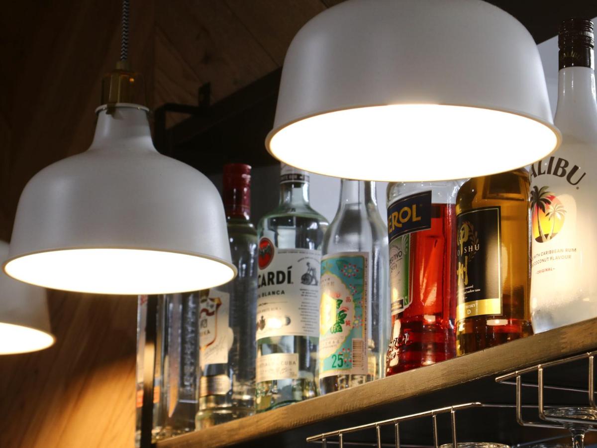 bar