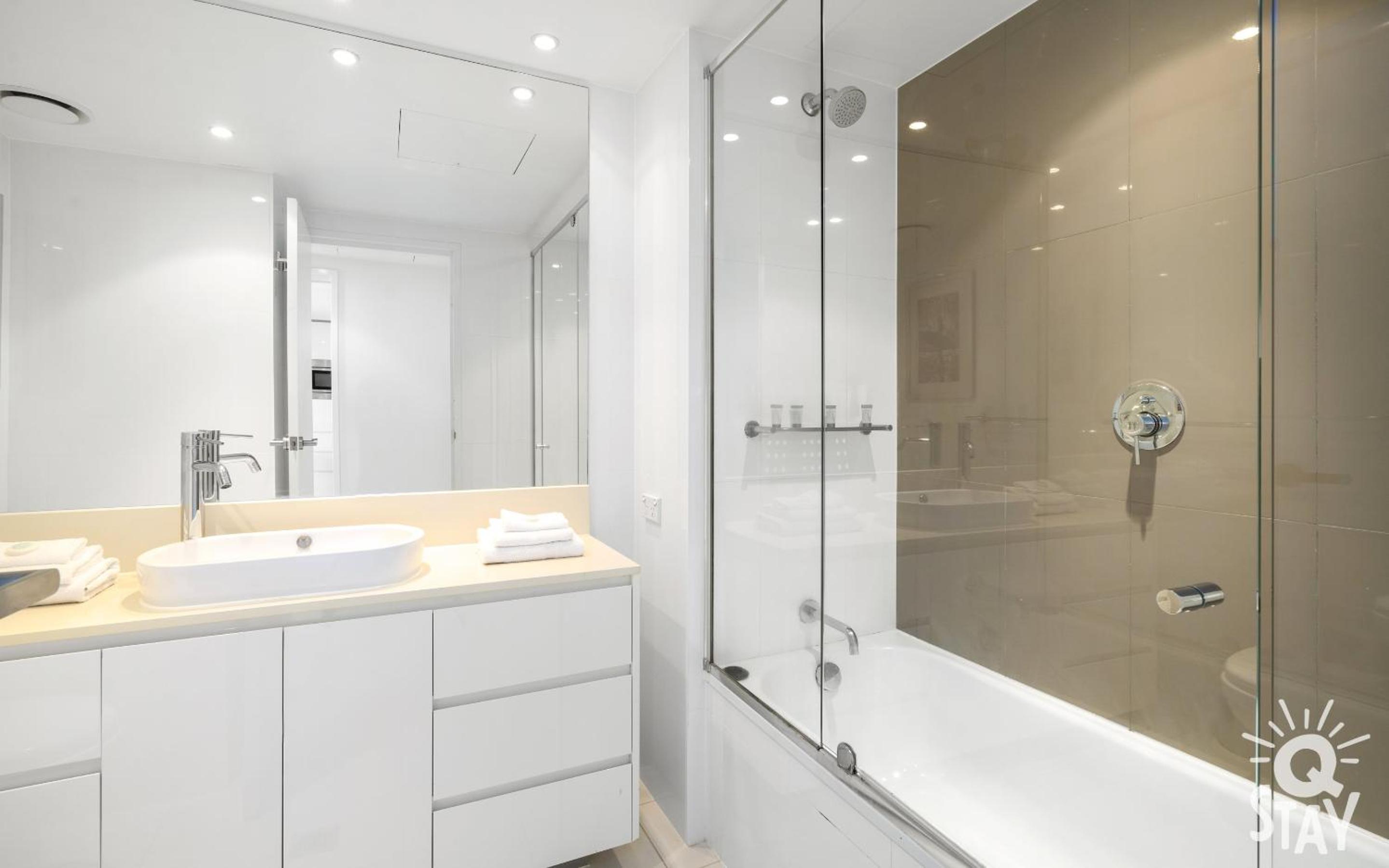 H'Residence Surfers Paradise MID WEEK MADNESS DEAL - Q Stay