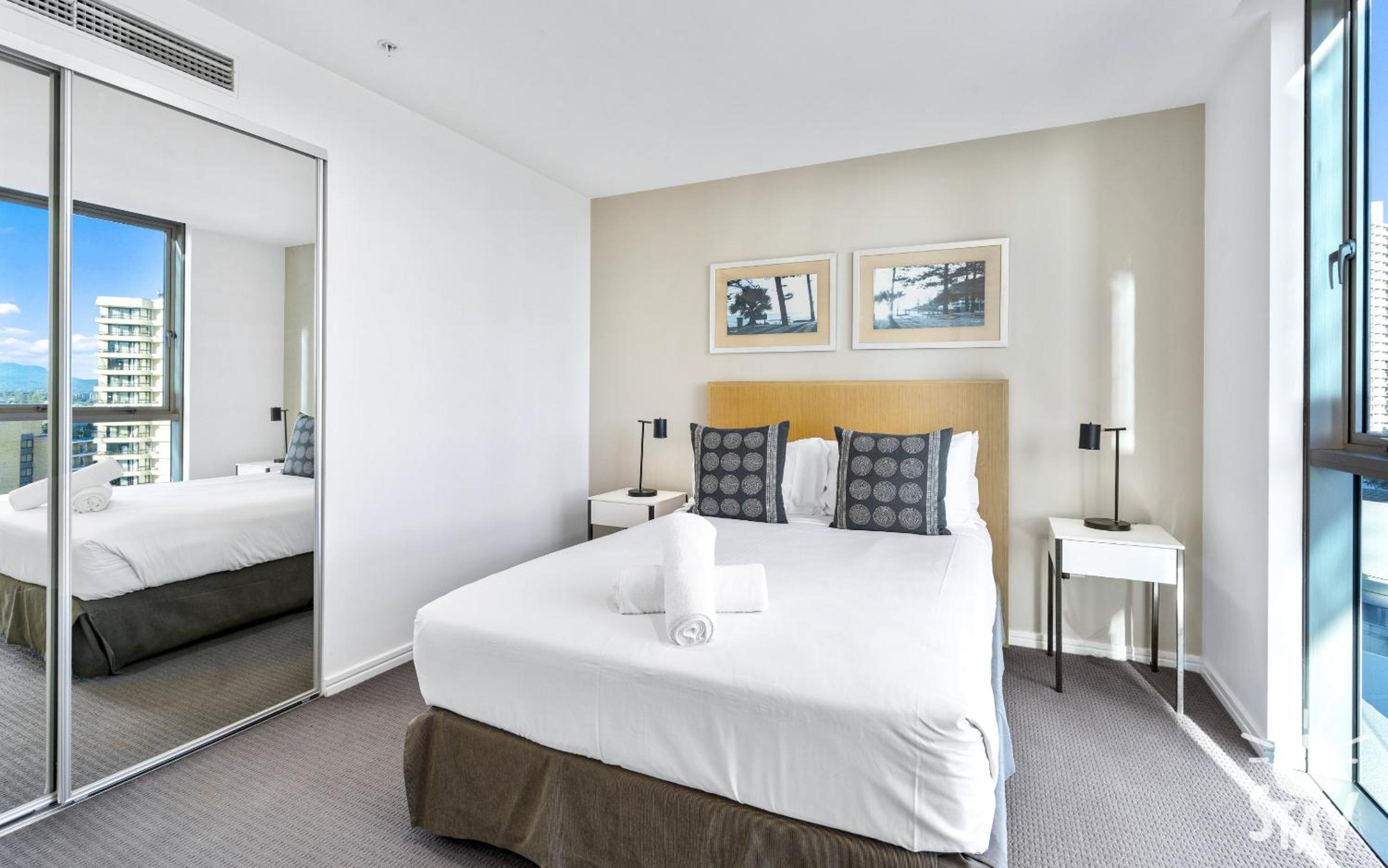 H'Residence Surfers Paradise MID WEEK MADNESS DEAL - Q Stay