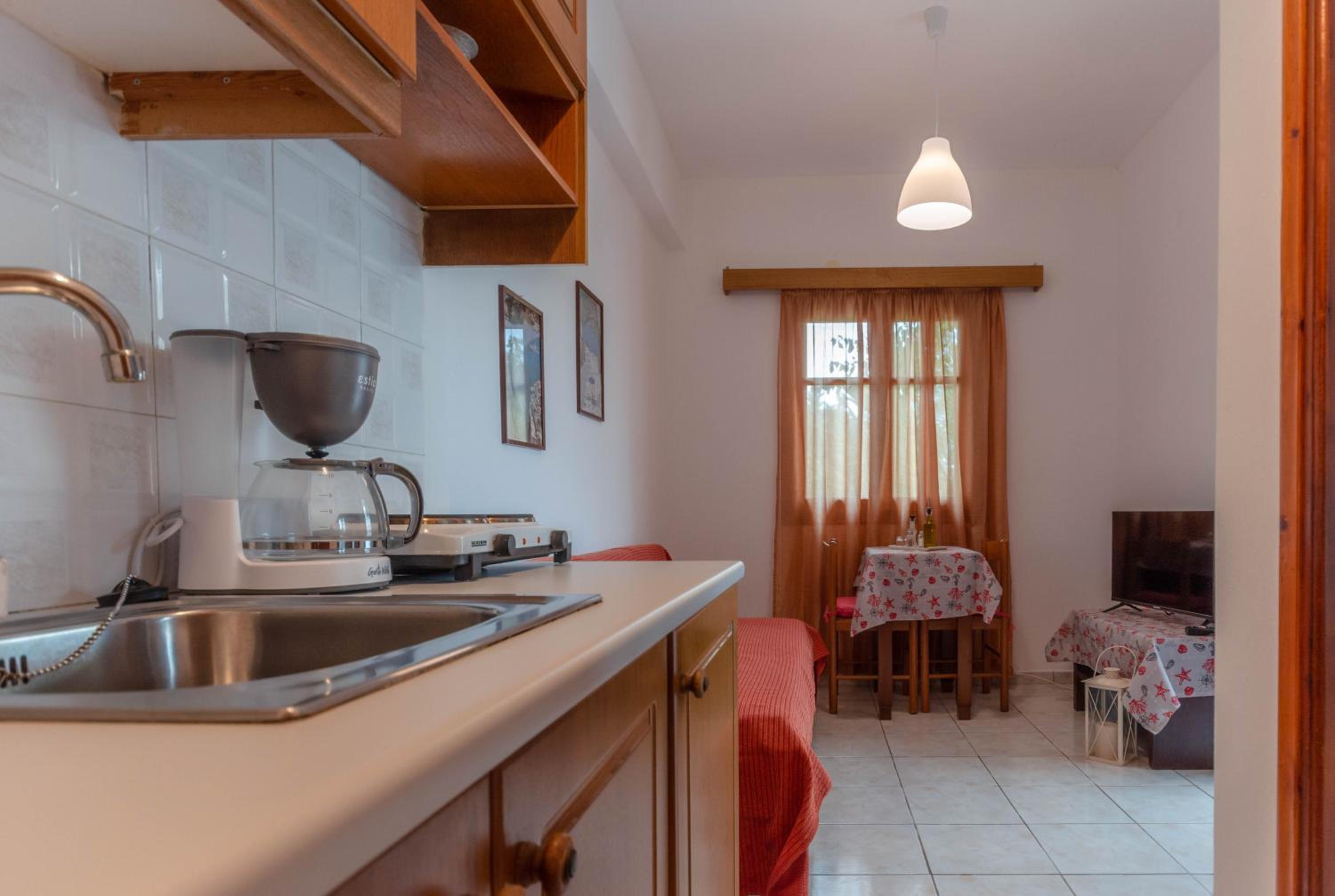 Antigoni Apartments 'Lavender Room' view 5