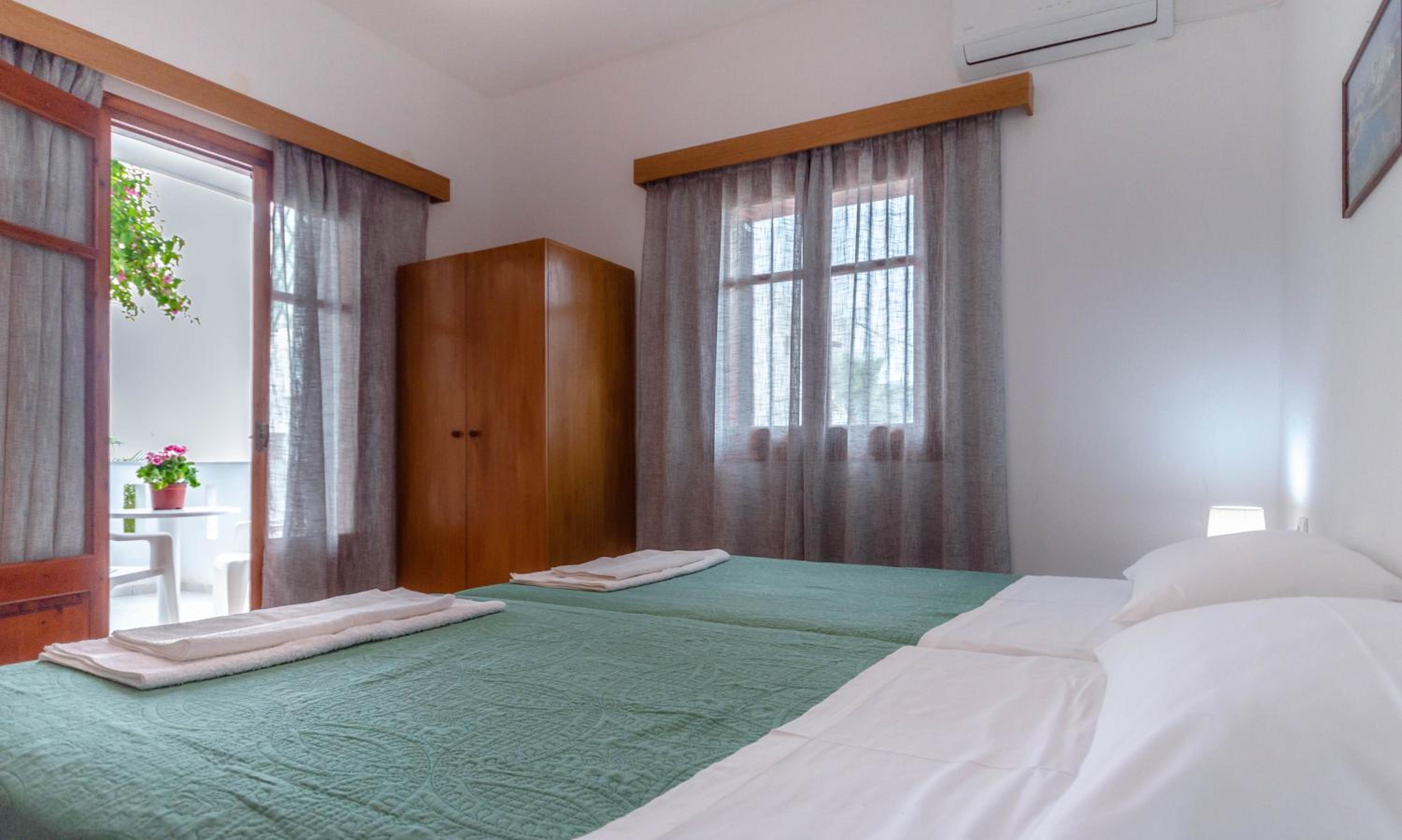 Antigoni Apartments 'Lavender Room' view 4