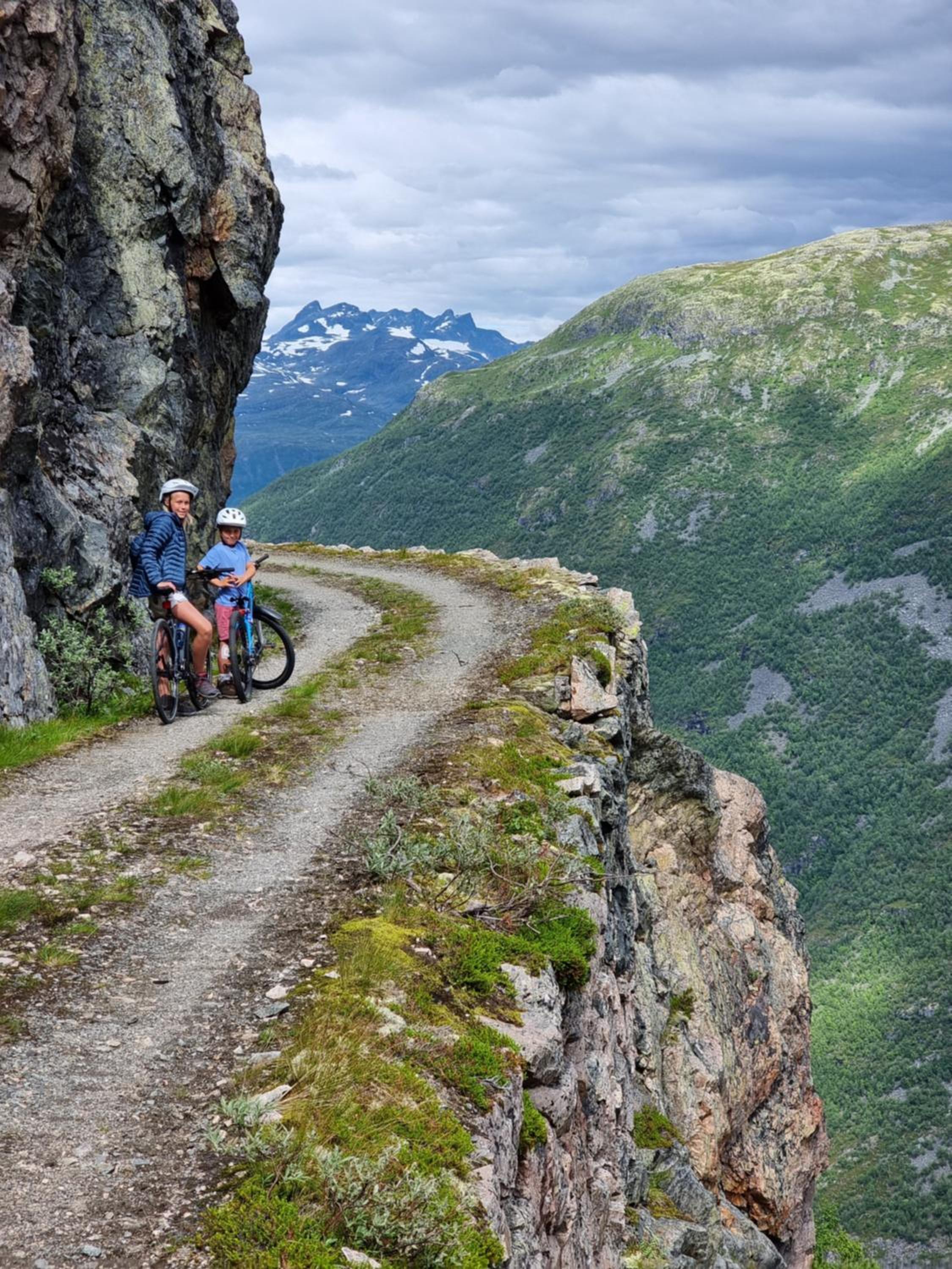 New, Mountain paradise, biking, alpine touring, skiing in & out view 3