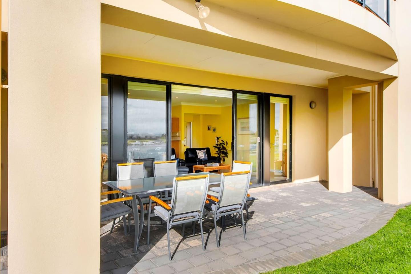 11 Vesta Dve - BYO Linen - Waterfront