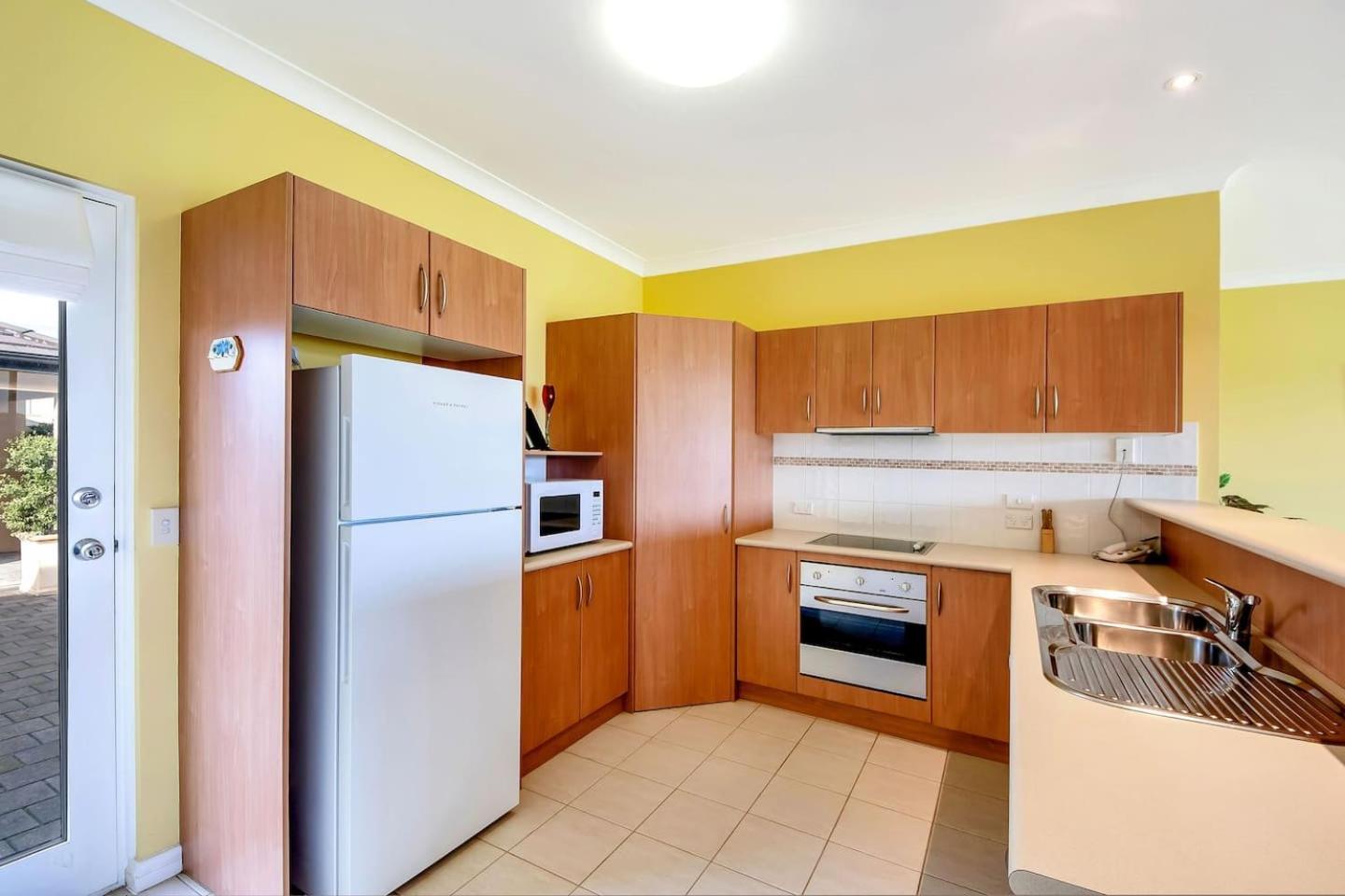 11 Vesta Dve - BYO Linen - Waterfront