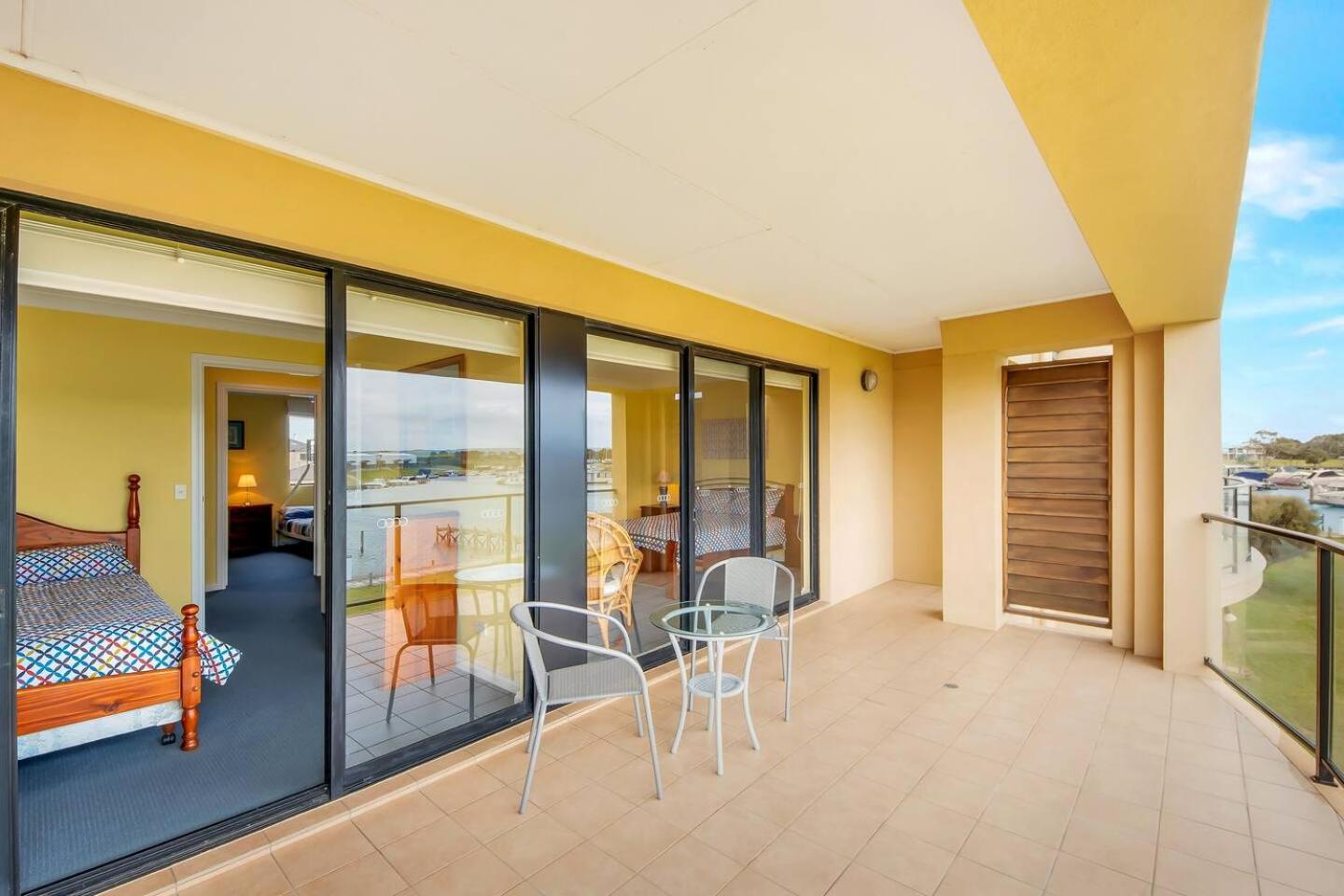 11 Vesta Dve - BYO Linen - Waterfront