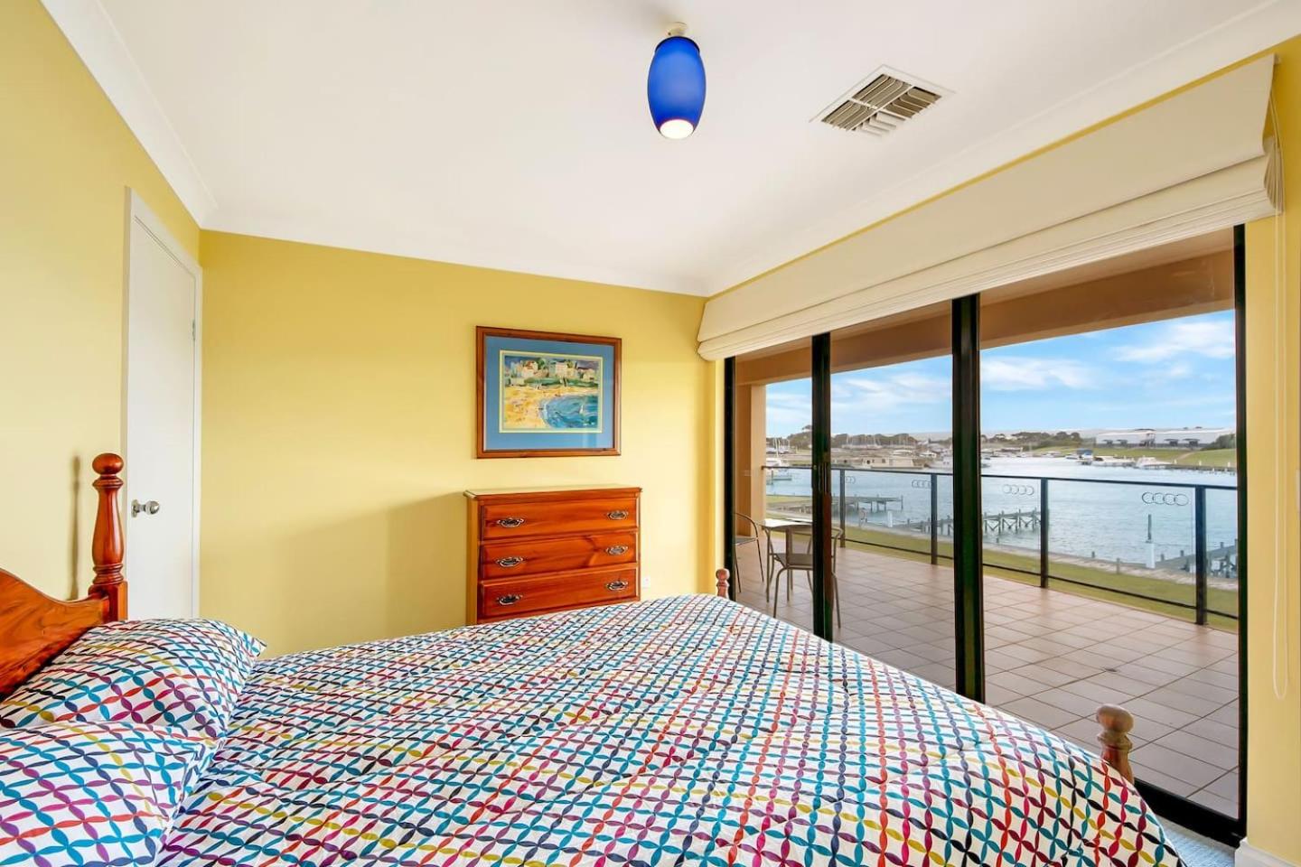 11 Vesta Dve - BYO Linen - Waterfront
