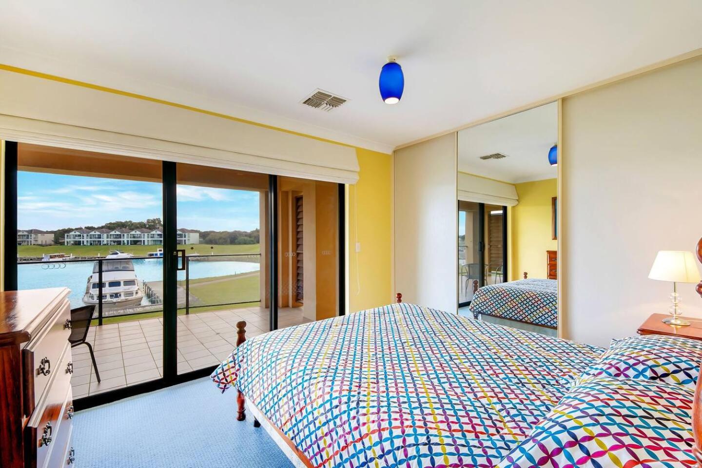 11 Vesta Dve - BYO Linen - Waterfront