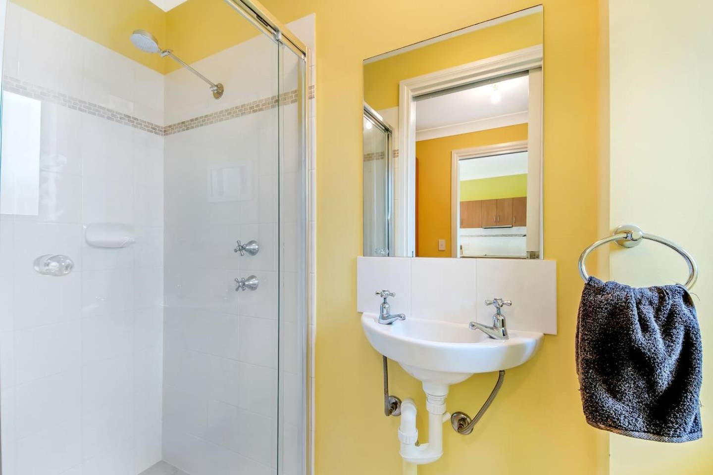 11 Vesta Dve - BYO Linen - Waterfront