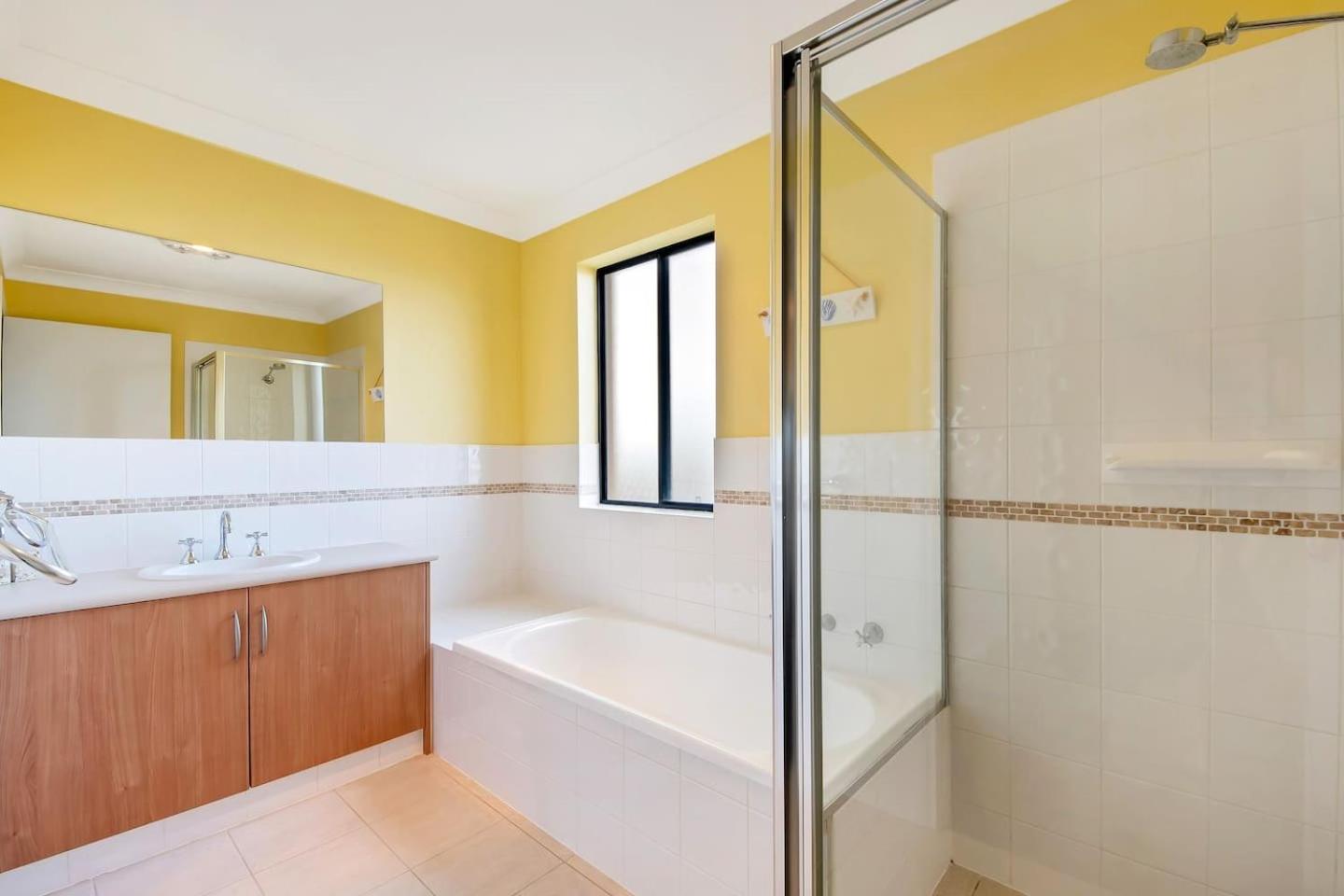 11 Vesta Dve - BYO Linen - Waterfront