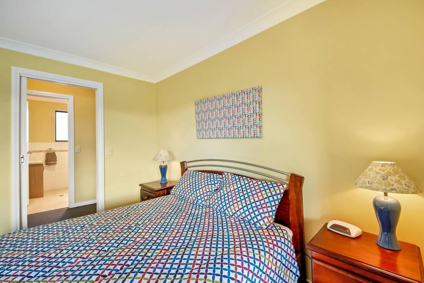 11 Vesta Dve - BYO Linen - Waterfront