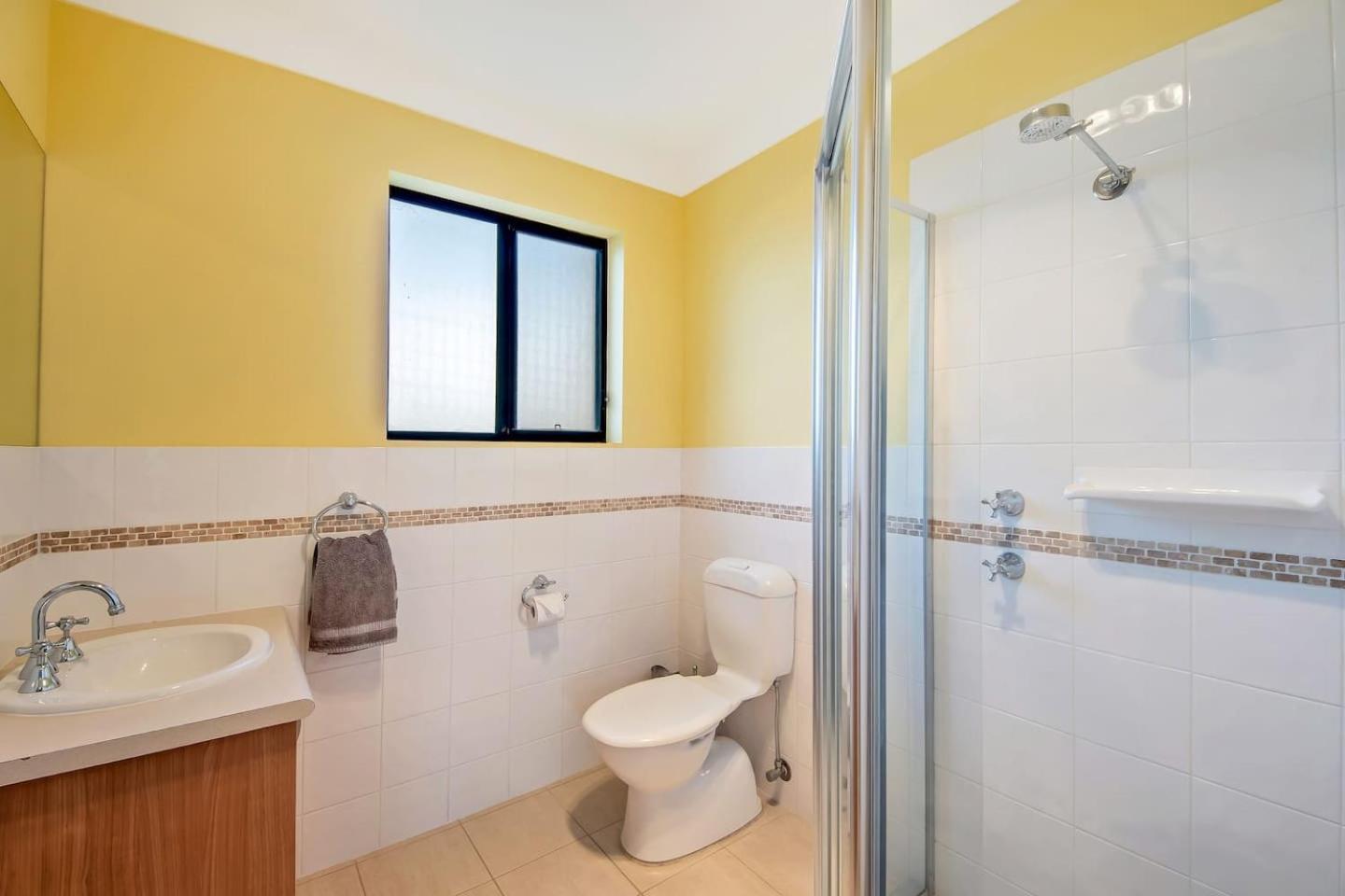 11 Vesta Dve - BYO Linen - Waterfront