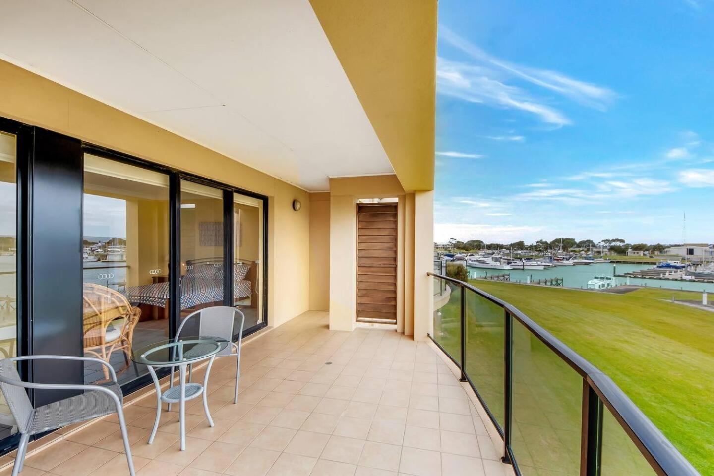 11 Vesta Dve - BYO Linen - Waterfront