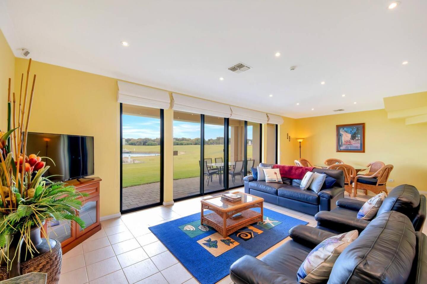 11 Vesta Dve - BYO Linen - Waterfront