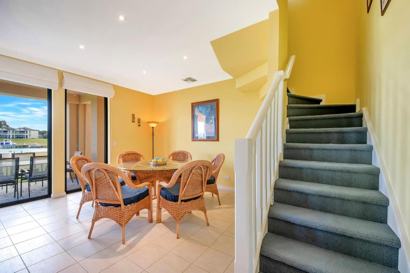 11 Vesta Dve - BYO Linen - Waterfront