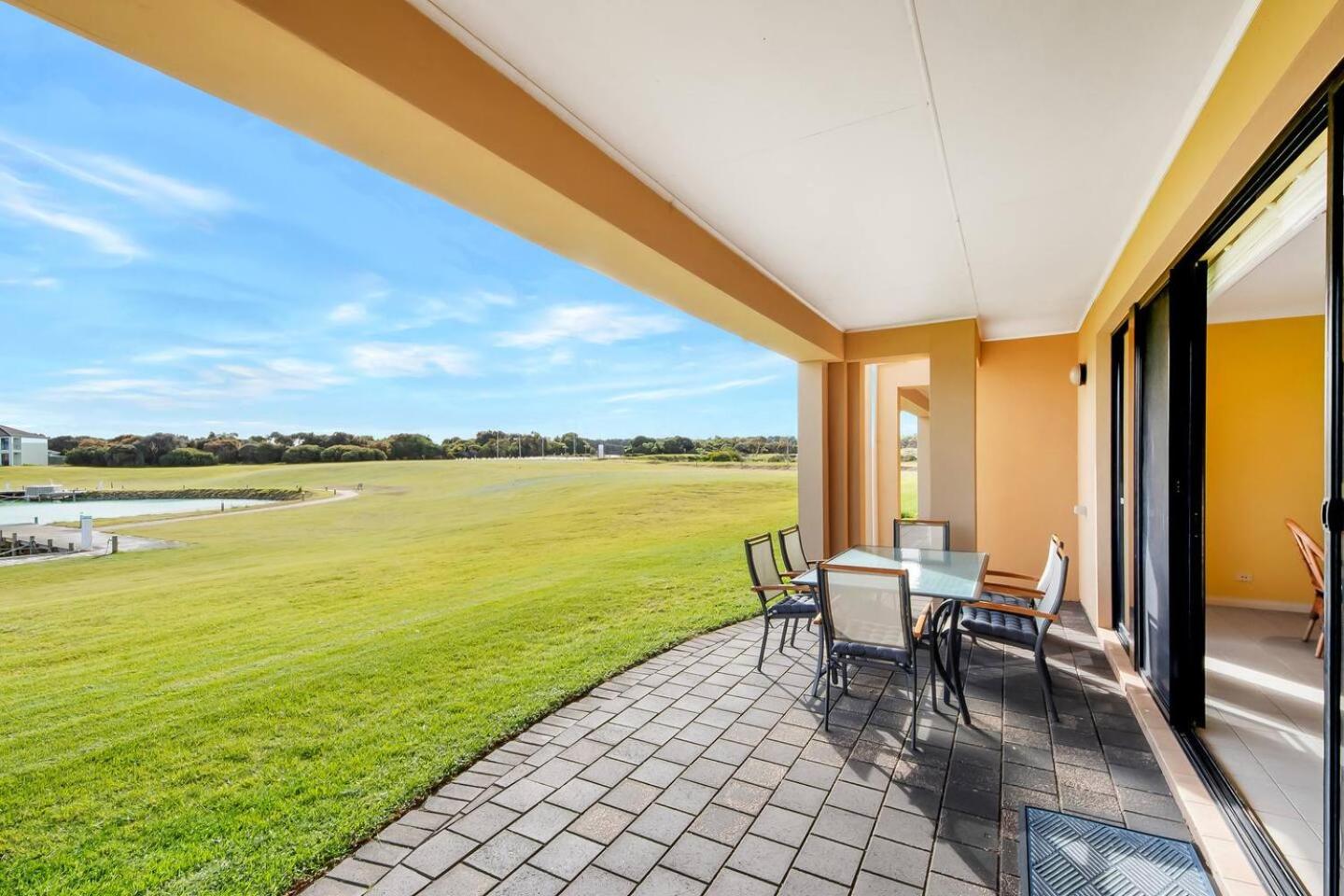 11 Vesta Dve - BYO Linen - Waterfront