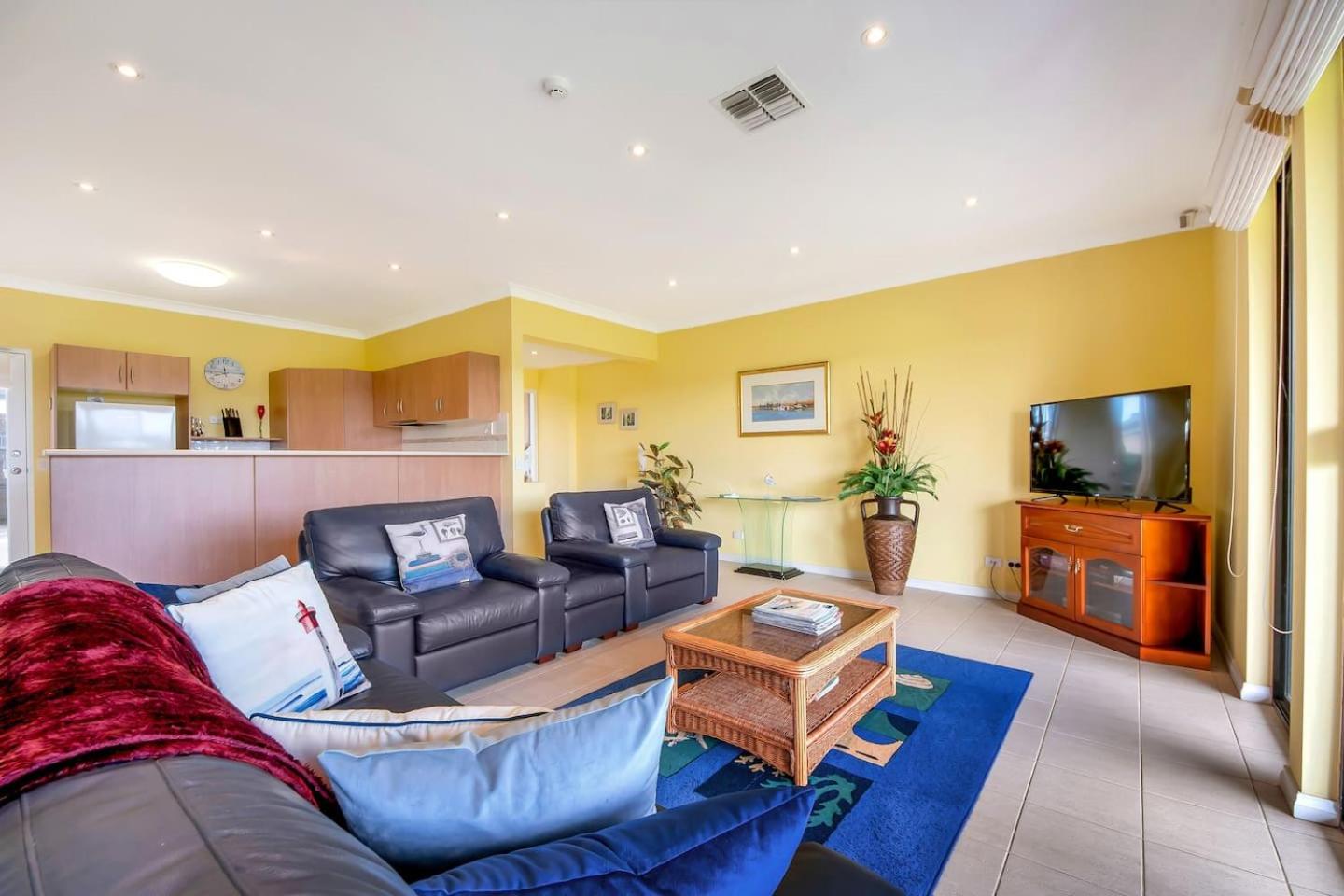 11 Vesta Dve - BYO Linen - Waterfront