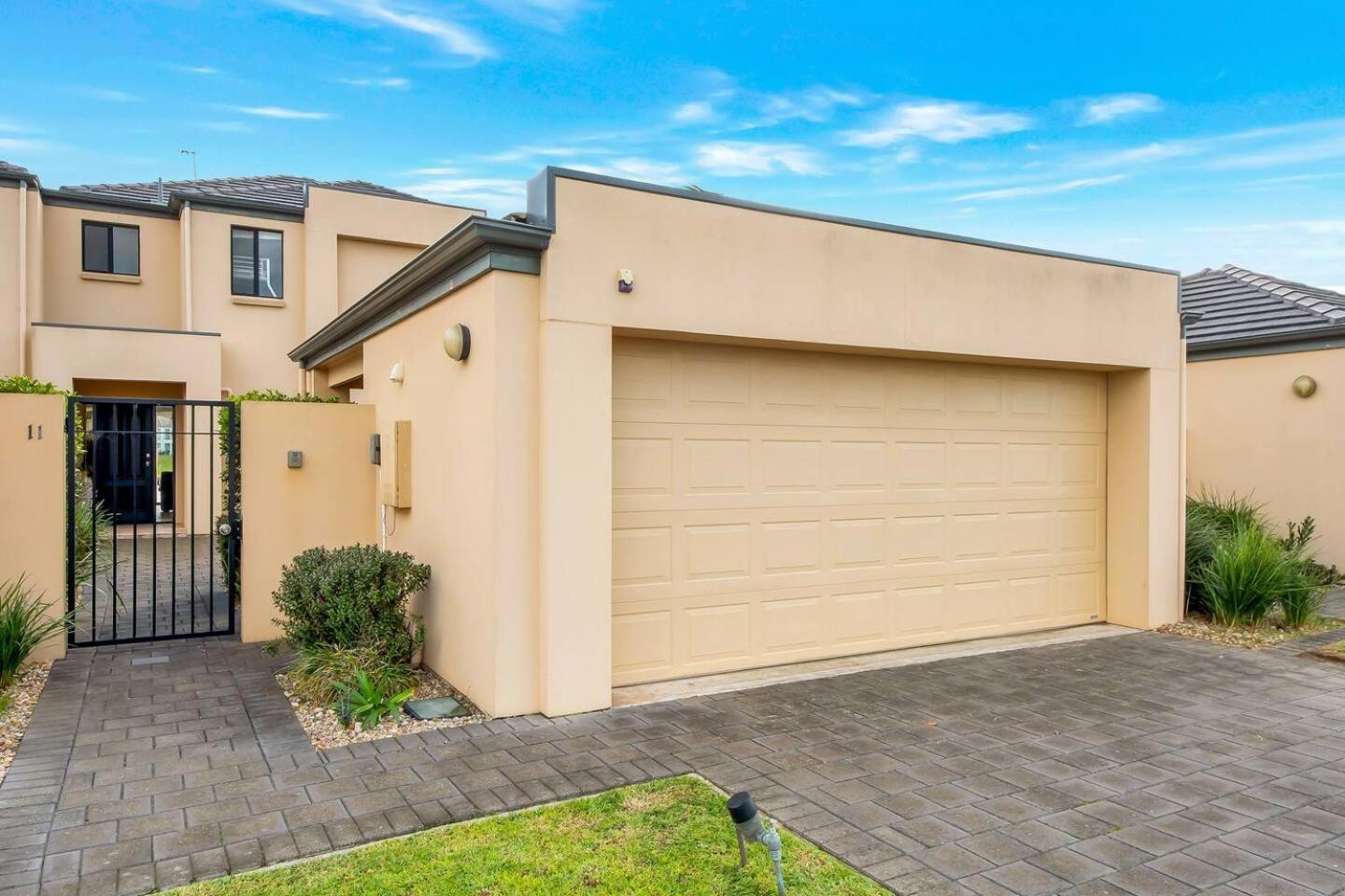 11 Vesta Dve - BYO Linen - Waterfront