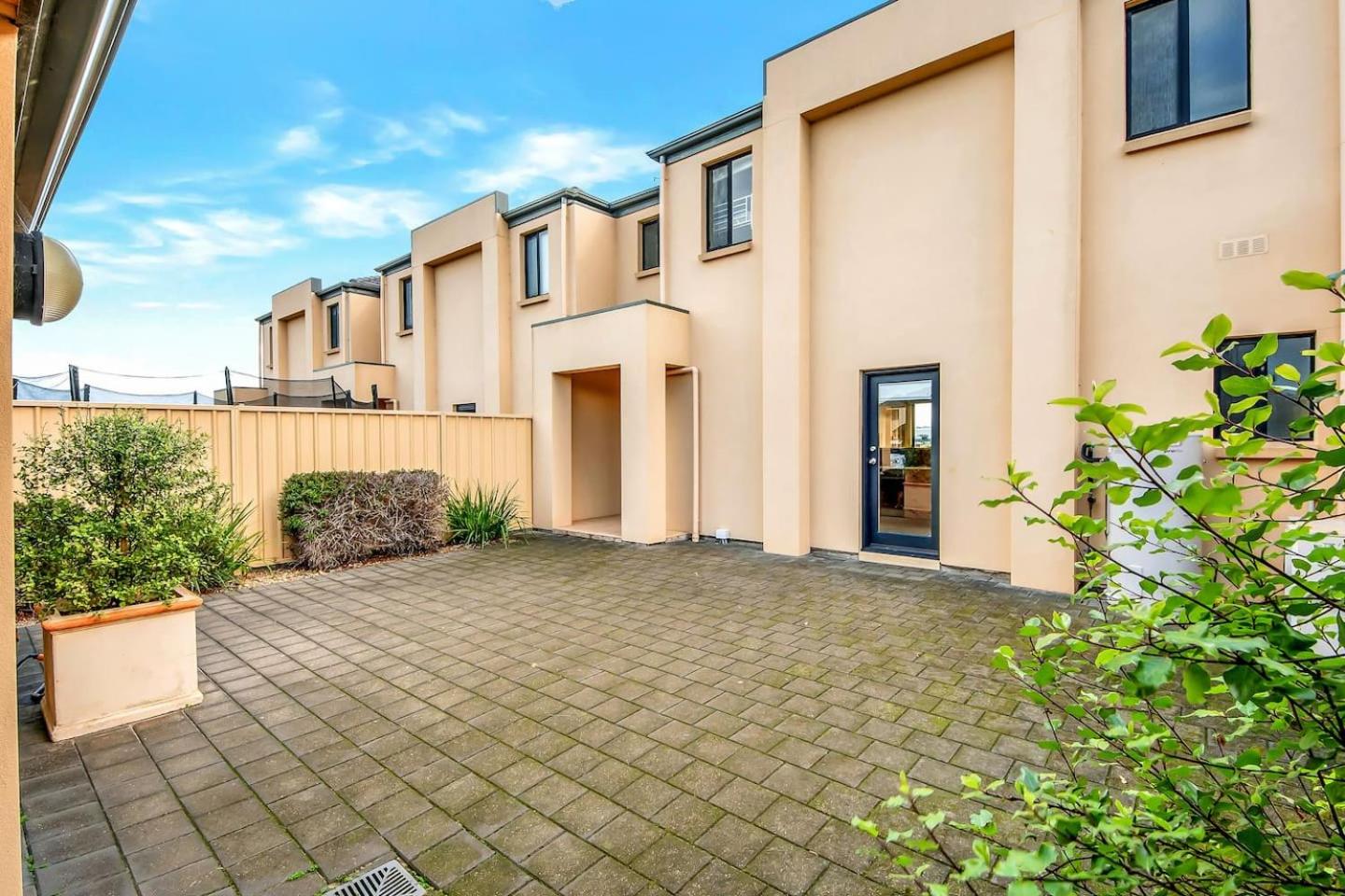 11 Vesta Dve - BYO Linen - Waterfront
