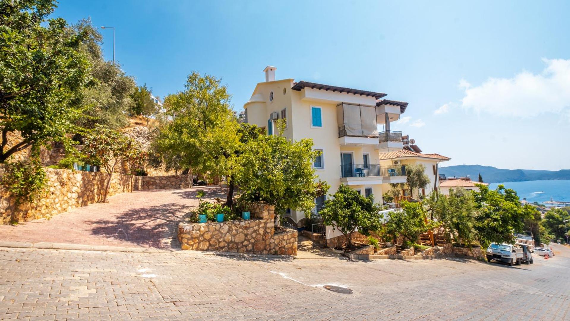 Hotel Sea Mist Suites - Image 1