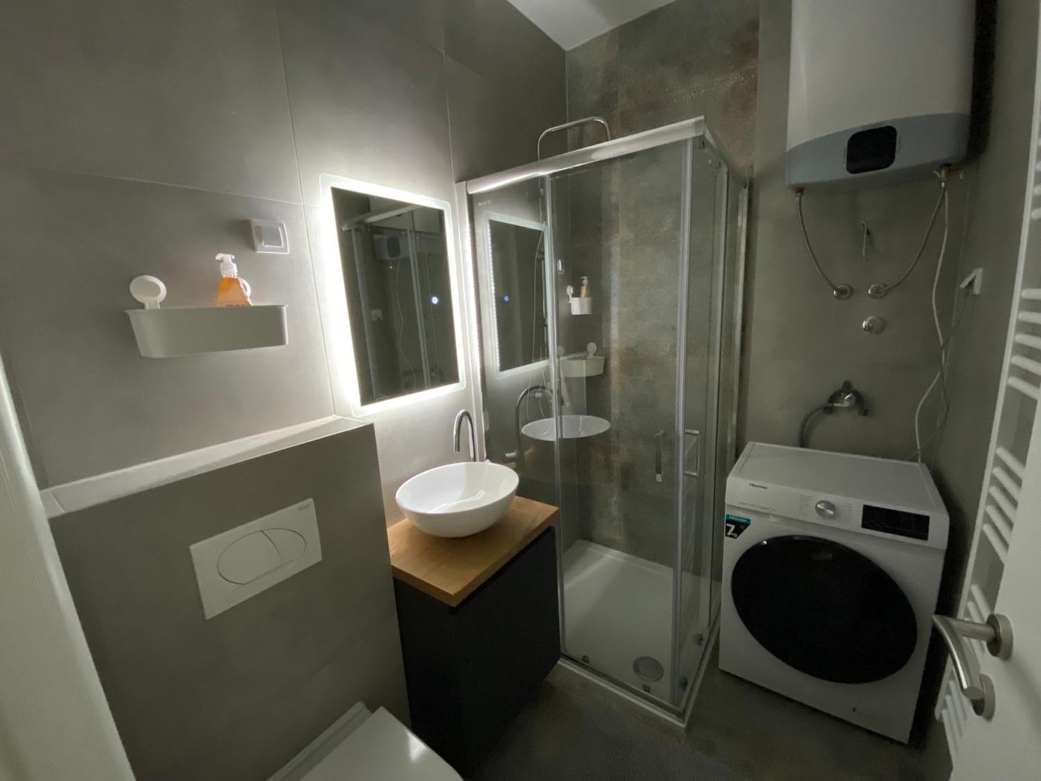Zeus Apartment